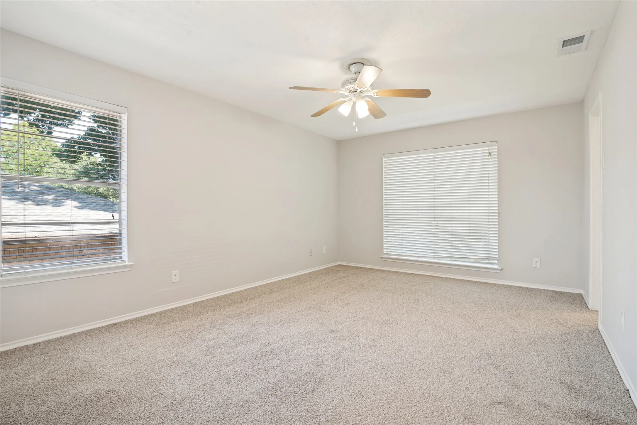 Duplex For Rent in Dallas County , 7005 Kingsbury Drive 7005, Dallas, Texas 75231, 2 Bedroom, 2 Bathroom, Garage spaces, 1,368 Sqft, built in 1961, mls#21351639, Real Estate Agent in Dallas, Homes For Rent in Dallas county, Homes For Rent in Dallas, Realtor in Dallas Texas, Real Estate Brokerage Independent Realty Texas, Luminita Cordes Realtor