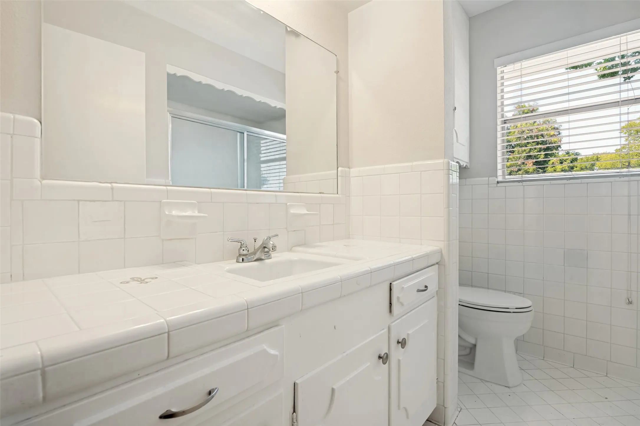 Duplex For Rent in Dallas County , 7005 Kingsbury Drive 7005, Dallas, Texas 75231, 2 Bedroom, 2 Bathroom, Garage spaces, 1,368 Sqft, built in 1961, mls#21351639, Real Estate Agent in Dallas, Homes For Rent in Dallas county, Homes For Rent in Dallas, Realtor in Dallas Texas, Real Estate Brokerage Independent Realty Texas, Luminita Cordes Realtor