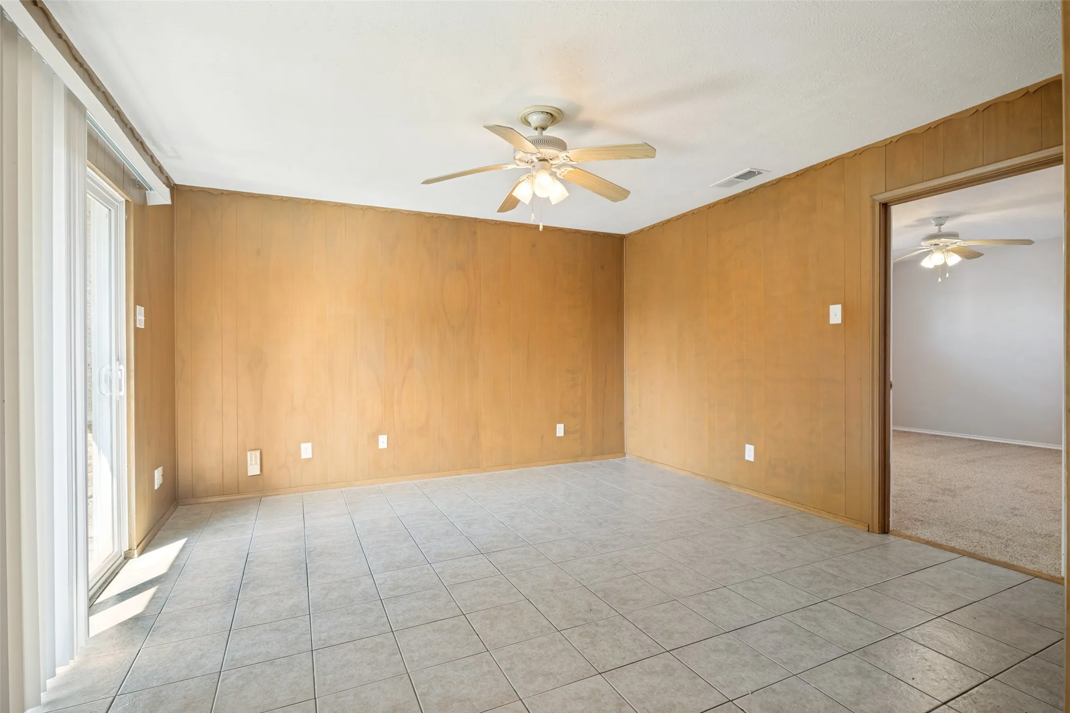 Duplex For Rent in Dallas County , 7005 Kingsbury Drive 7005, Dallas, Texas 75231, 2 Bedroom, 2 Bathroom, Garage spaces, 1,368 Sqft, built in 1961, mls#21351639, Real Estate Agent in Dallas, Homes For Rent in Dallas county, Homes For Rent in Dallas, Realtor in Dallas Texas, Real Estate Brokerage Independent Realty Texas, Luminita Cordes Realtor