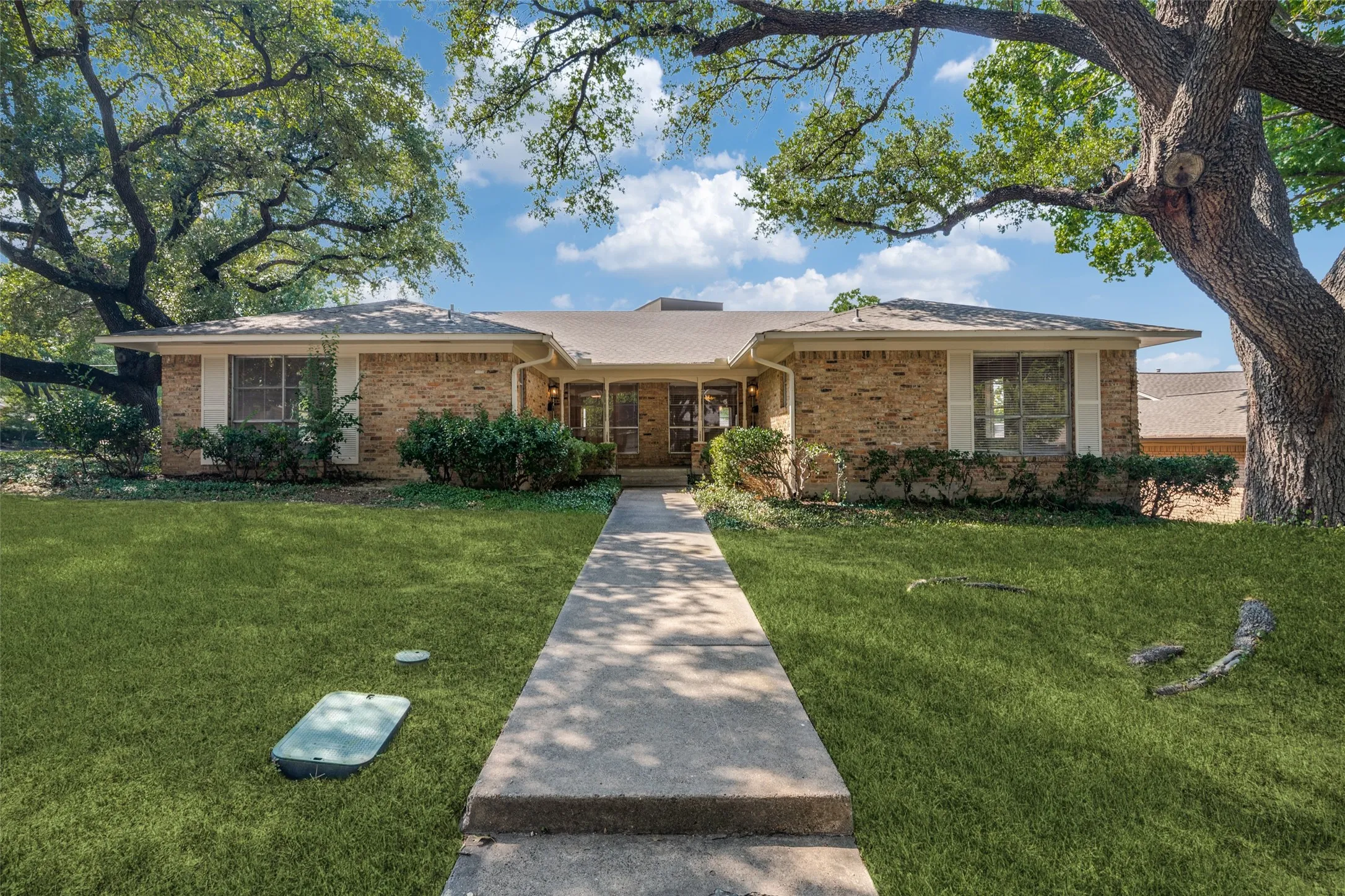 Duplex For Rent in Dallas County , 7003 Kingsbury Drive 7003, Dallas, Texas 75231, 2 Bedroom, 2 Bathroom, 2 Garage spaces, 1,400 Sqft, built in 1961, mls#21350922, Real Estate Agent in Dallas, Homes For Rent in Dallas county, Homes For Rent in Dallas, Realtor in Dallas Texas, Real Estate Brokerage Independent Realty Texas, Luminita Cordes Realtor