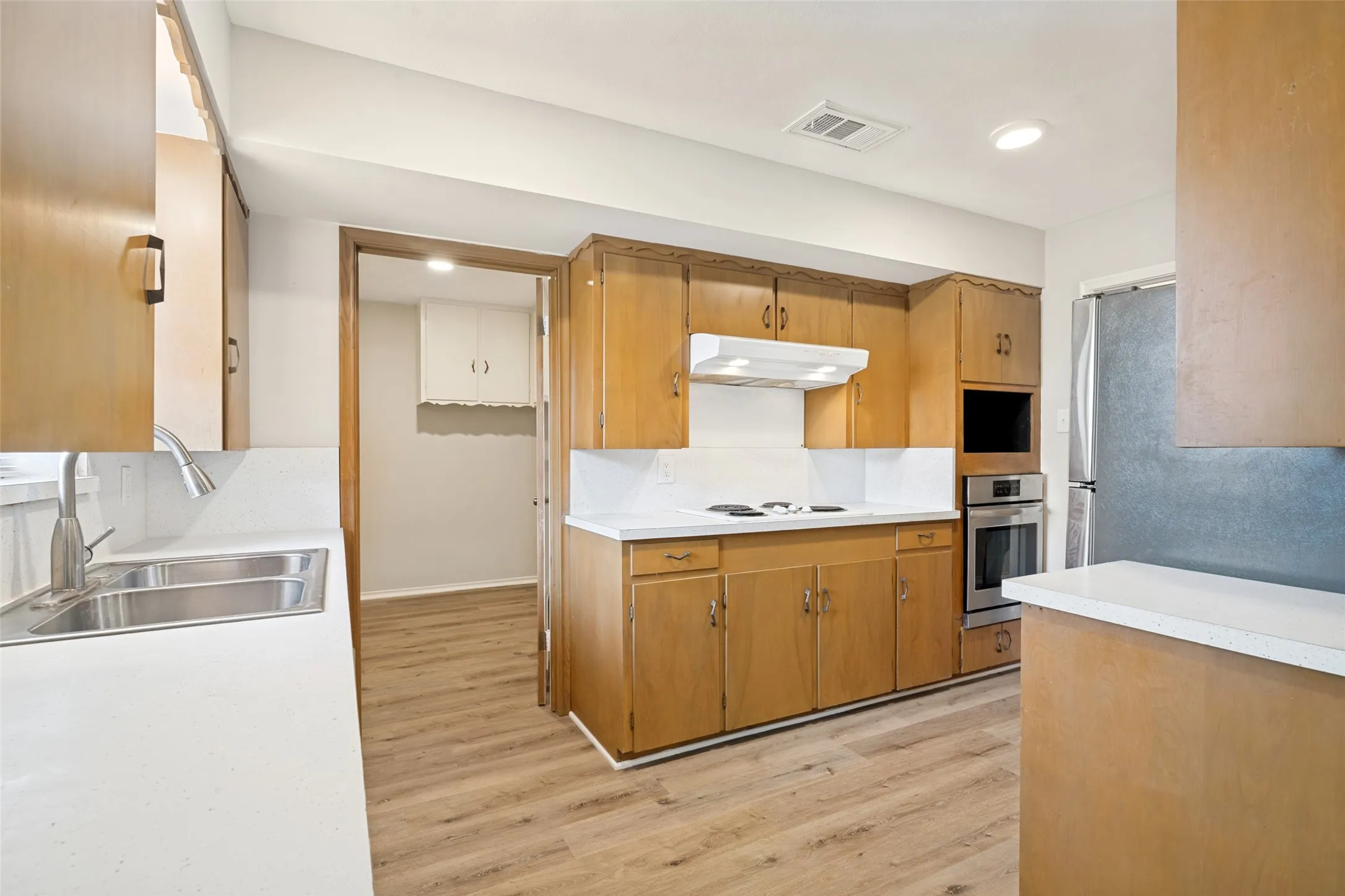 Duplex For Rent in Dallas County , 7003 Kingsbury Drive 7003, Dallas, Texas 75231, 2 Bedroom, 2 Bathroom, 2 Garage spaces, 1,400 Sqft, built in 1961, mls#21350922, Real Estate Agent in Dallas, Homes For Rent in Dallas county, Homes For Rent in Dallas, Realtor in Dallas Texas, Real Estate Brokerage Independent Realty Texas, Luminita Cordes Realtor