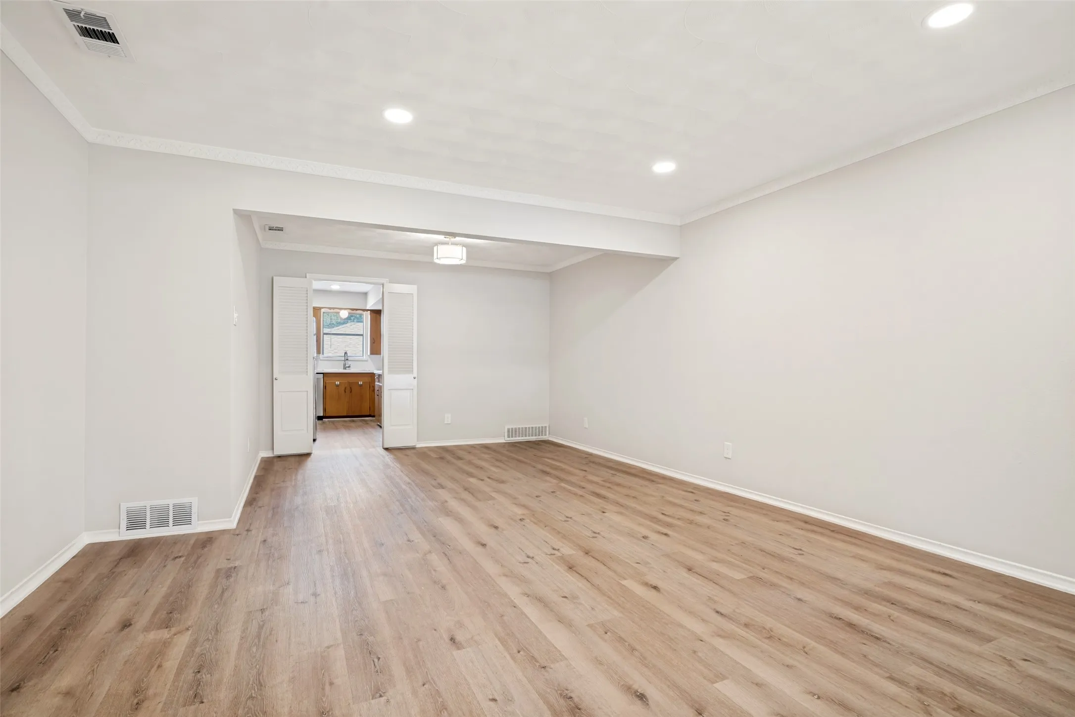 Duplex For Rent in Dallas County , 7003 Kingsbury Drive 7003, Dallas, Texas 75231, 2 Bedroom, 2 Bathroom, 2 Garage spaces, 1,400 Sqft, built in 1961, mls#21350922, Real Estate Agent in Dallas, Homes For Rent in Dallas county, Homes For Rent in Dallas, Realtor in Dallas Texas, Real Estate Brokerage Independent Realty Texas, Luminita Cordes Realtor