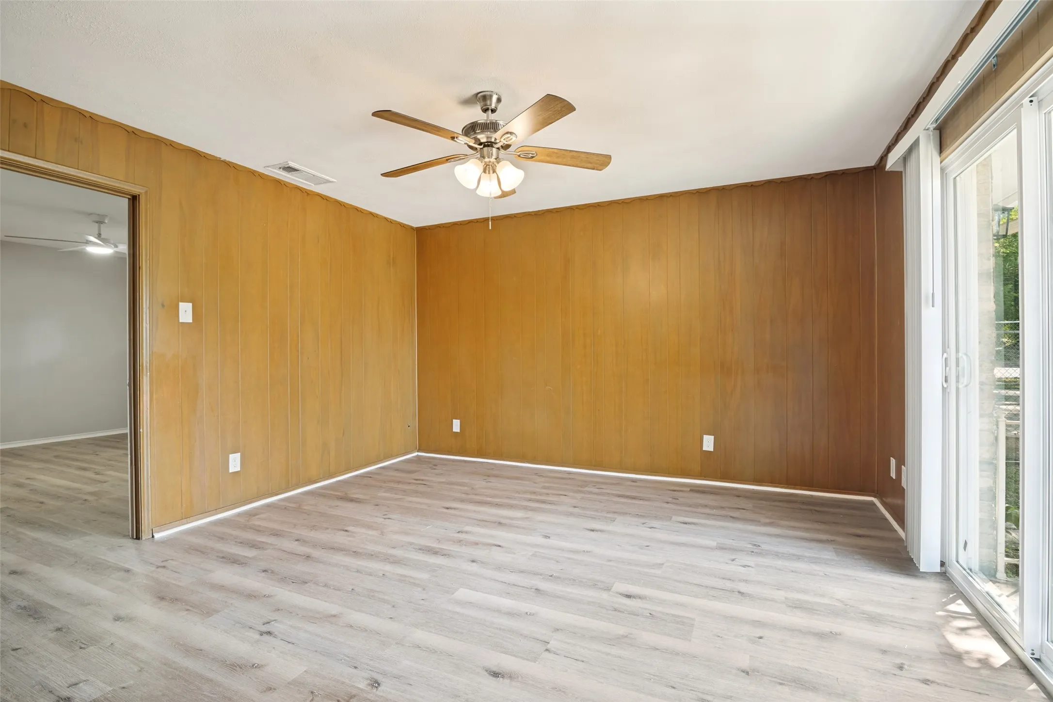 Duplex For Rent in Dallas County , 7003 Kingsbury Drive 7003, Dallas, Texas 75231, 2 Bedroom, 2 Bathroom, 2 Garage spaces, 1,400 Sqft, built in 1961, mls#21350922, Real Estate Agent in Dallas, Homes For Rent in Dallas county, Homes For Rent in Dallas, Realtor in Dallas Texas, Real Estate Brokerage Independent Realty Texas, Luminita Cordes Realtor