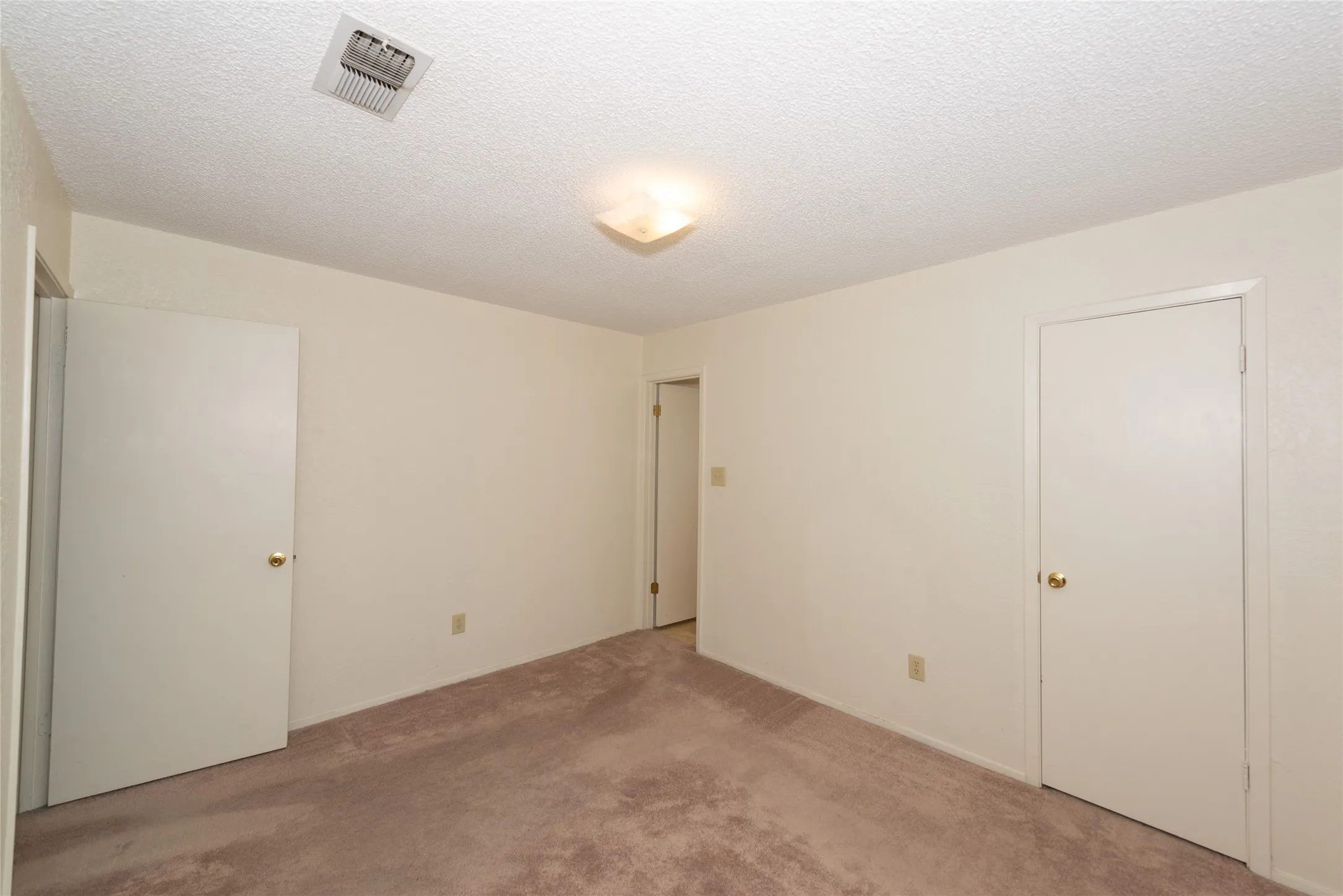 Single Family Residence For Sale in Tarrant County , 6412 Rebecca Lane, Watauga, Texas 76148, 3 Bedroom, 2 Bathroom, 2 Garage spaces, 1,044 Sqft, built in 1981, mls#21352327, Real Estate Agent in Watauga, Homes For Sale in Tarrant county, Homes For Sale in Watauga, Realtor in Watauga Texas, Real Estate Brokerage Independent Realty Texas, Luminita Cordes Realtor