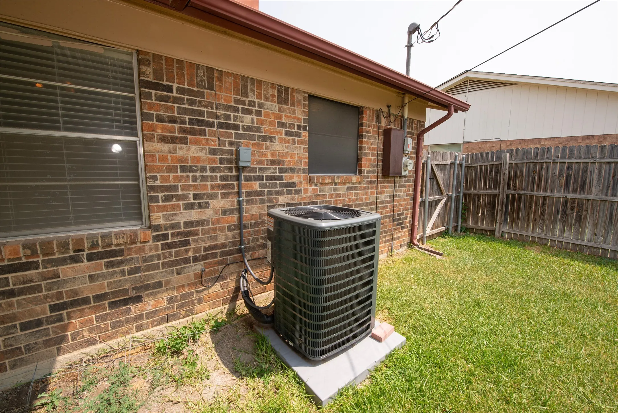 Single Family Residence For Sale in Tarrant County , 6412 Rebecca Lane, Watauga, Texas 76148, 3 Bedroom, 2 Bathroom, 2 Garage spaces, 1,044 Sqft, built in 1981, mls#21352327, Real Estate Agent in Watauga, Homes For Sale in Tarrant county, Homes For Sale in Watauga, Realtor in Watauga Texas, Real Estate Brokerage Independent Realty Texas, Luminita Cordes Realtor