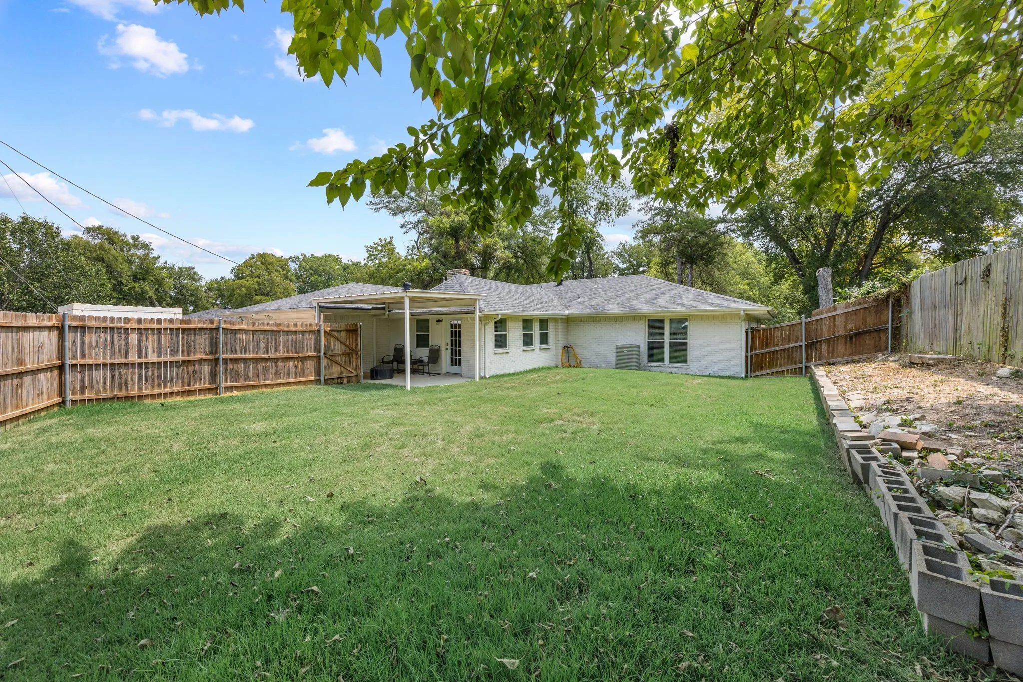 Single Family Residence For Sale in Dallas County , 3836 Kiestmeadow Drive, Dallas, Texas 75233, 3 Bedroom, 3 Bathroom, 2 Garage spaces, 2,249 Sqft, built in 1970, mls#21352328, Real Estate Agent in Dallas, Homes For Sale in Dallas county, Homes For Sale in Dallas, Realtor in Dallas Texas, Real Estate Brokerage Independent Realty Texas, Luminita Cordes Realtor