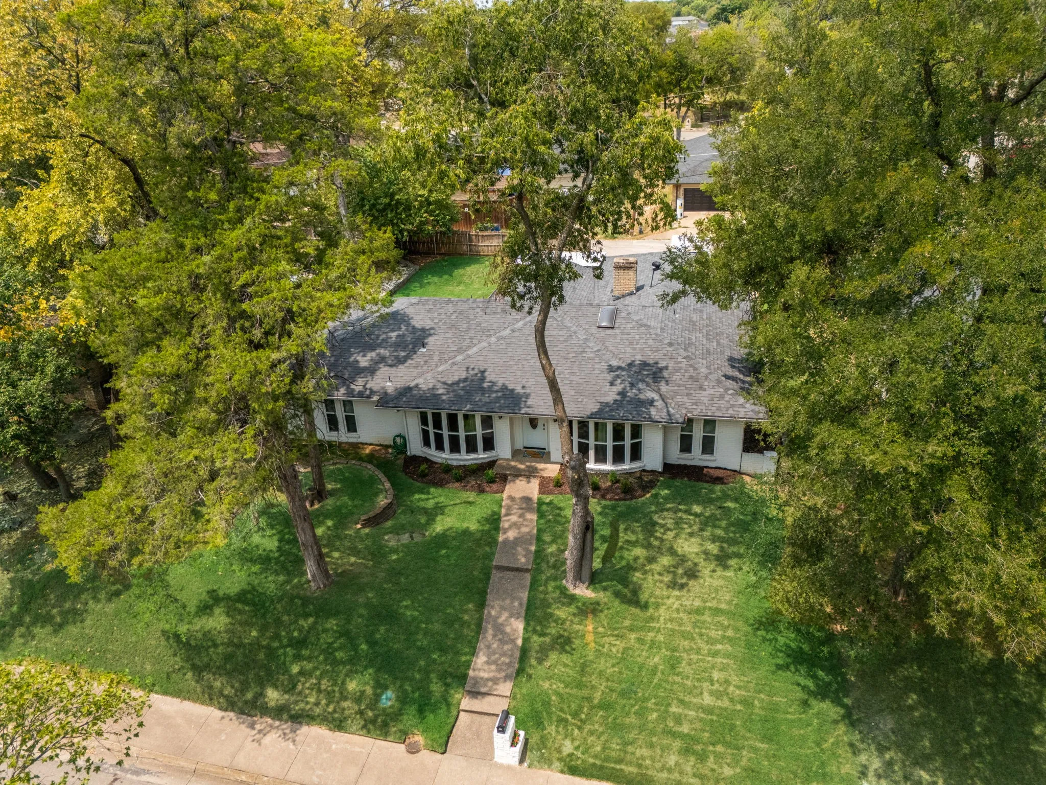 Single Family Residence For Sale in Dallas County , 3836 Kiestmeadow Drive, Dallas, Texas 75233, 3 Bedroom, 3 Bathroom, 2 Garage spaces, 2,249 Sqft, built in 1970, mls#21352328, Real Estate Agent in Dallas, Homes For Sale in Dallas county, Homes For Sale in Dallas, Realtor in Dallas Texas, Real Estate Brokerage Independent Realty Texas, Luminita Cordes Realtor