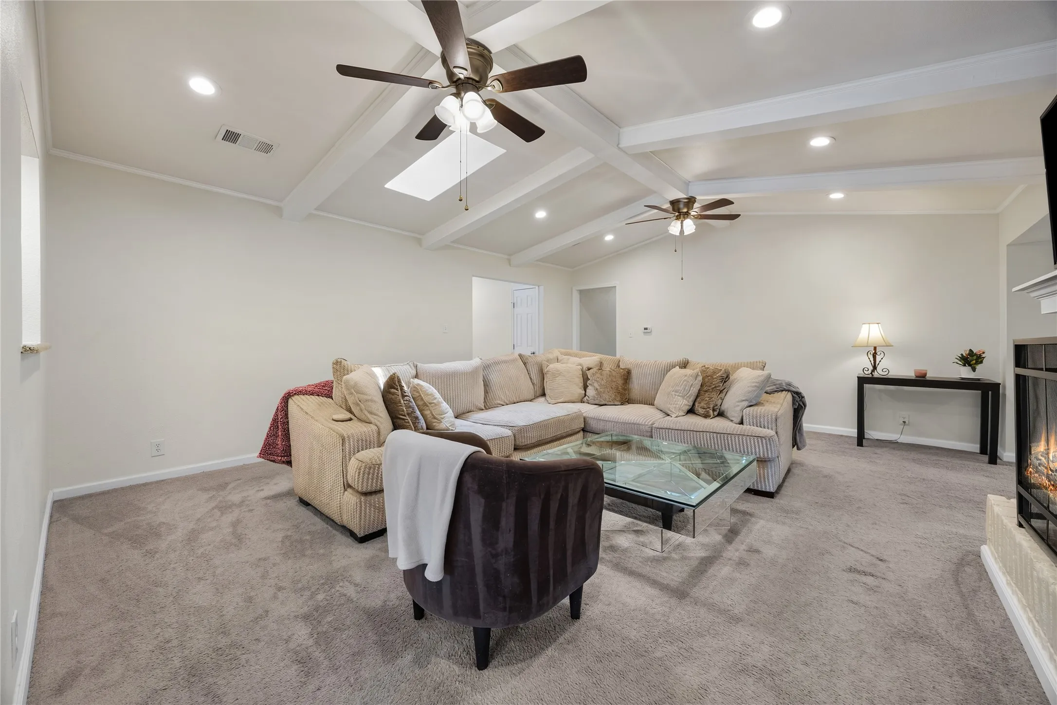Single Family Residence For Sale in Dallas County , 3836 Kiestmeadow Drive, Dallas, Texas 75233, 3 Bedroom, 3 Bathroom, 2 Garage spaces, 2,249 Sqft, built in 1970, mls#21352328, Real Estate Agent in Dallas, Homes For Sale in Dallas county, Homes For Sale in Dallas, Realtor in Dallas Texas, Real Estate Brokerage Independent Realty Texas, Luminita Cordes Realtor