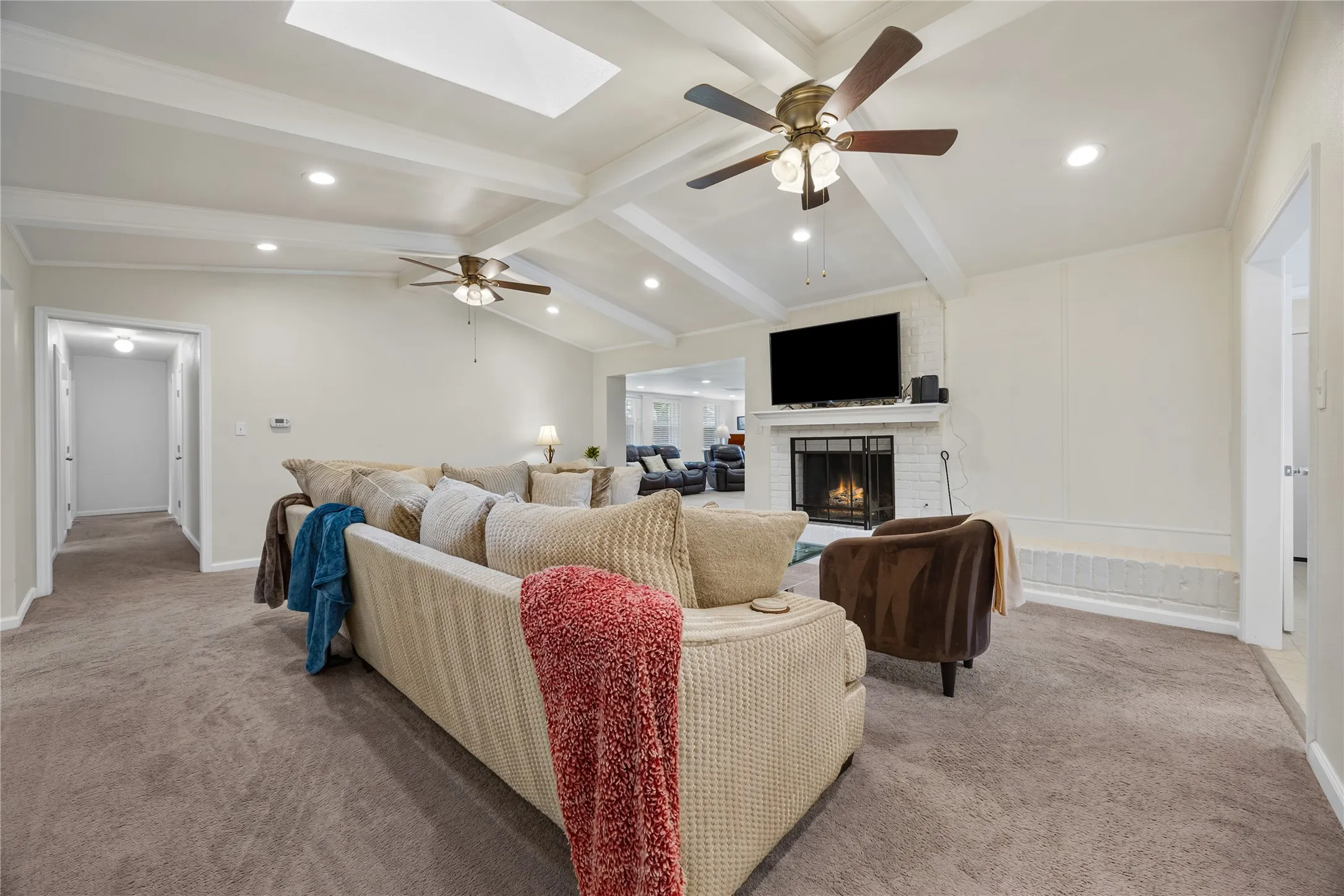 Single Family Residence For Sale in Dallas County , 3836 Kiestmeadow Drive, Dallas, Texas 75233, 3 Bedroom, 3 Bathroom, 2 Garage spaces, 2,249 Sqft, built in 1970, mls#21352328, Real Estate Agent in Dallas, Homes For Sale in Dallas county, Homes For Sale in Dallas, Realtor in Dallas Texas, Real Estate Brokerage Independent Realty Texas, Luminita Cordes Realtor