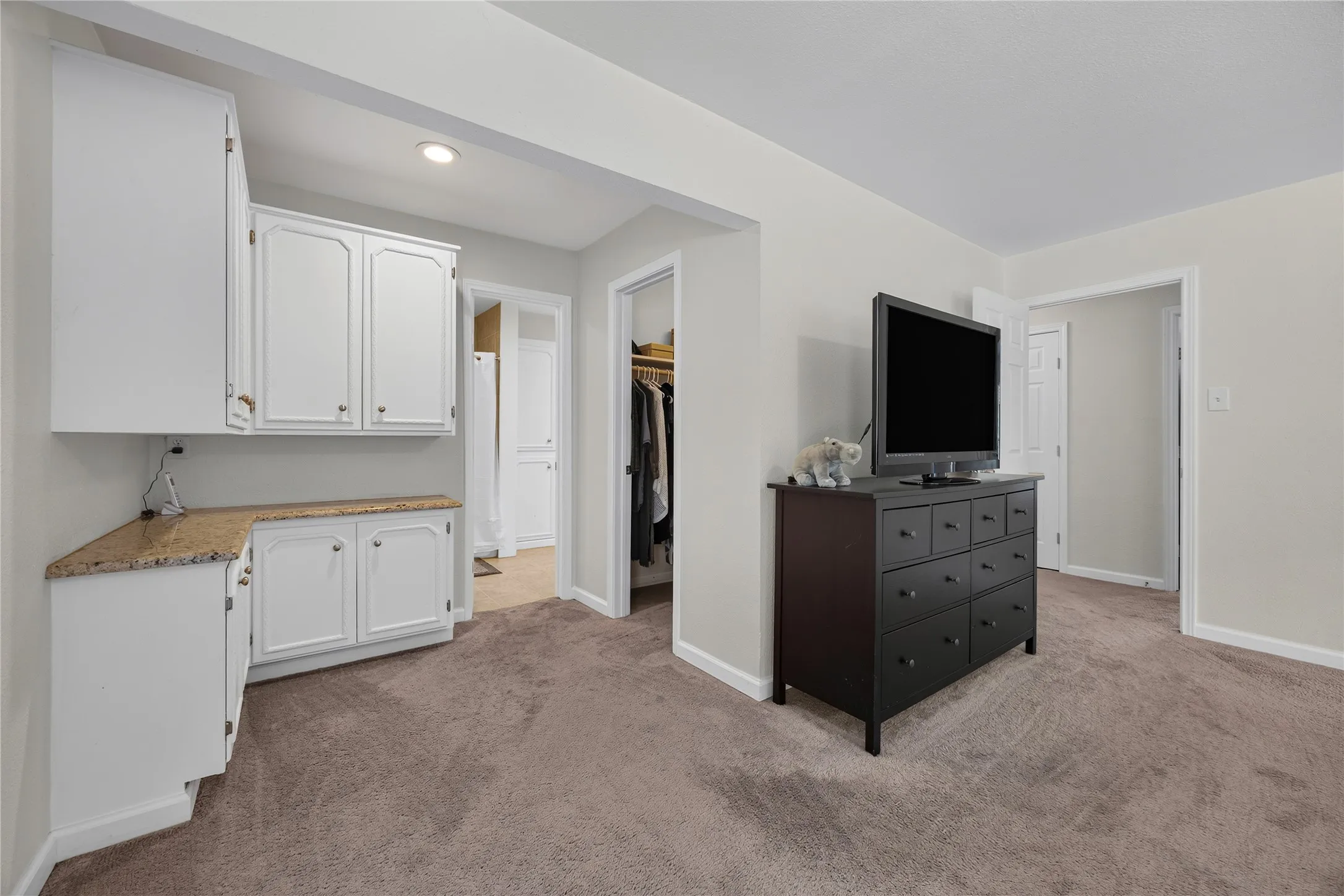 Single Family Residence For Sale in Dallas County , 3836 Kiestmeadow Drive, Dallas, Texas 75233, 3 Bedroom, 3 Bathroom, 2 Garage spaces, 2,249 Sqft, built in 1970, mls#21352328, Real Estate Agent in Dallas, Homes For Sale in Dallas county, Homes For Sale in Dallas, Realtor in Dallas Texas, Real Estate Brokerage Independent Realty Texas, Luminita Cordes Realtor