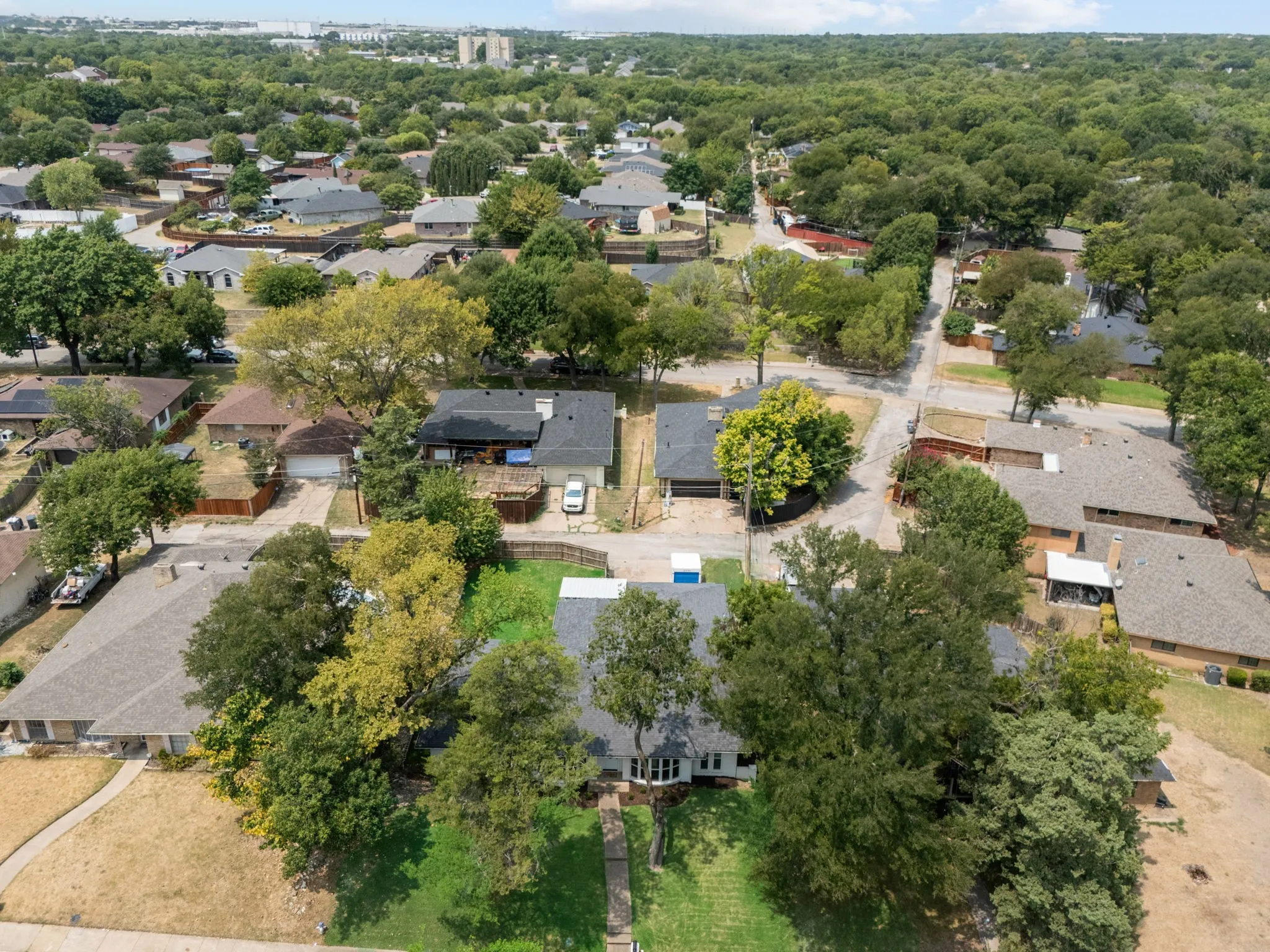 Single Family Residence For Sale in Dallas County , 3836 Kiestmeadow Drive, Dallas, Texas 75233, 3 Bedroom, 3 Bathroom, 2 Garage spaces, 2,249 Sqft, built in 1970, mls#21352328, Real Estate Agent in Dallas, Homes For Sale in Dallas county, Homes For Sale in Dallas, Realtor in Dallas Texas, Real Estate Brokerage Independent Realty Texas, Luminita Cordes Realtor