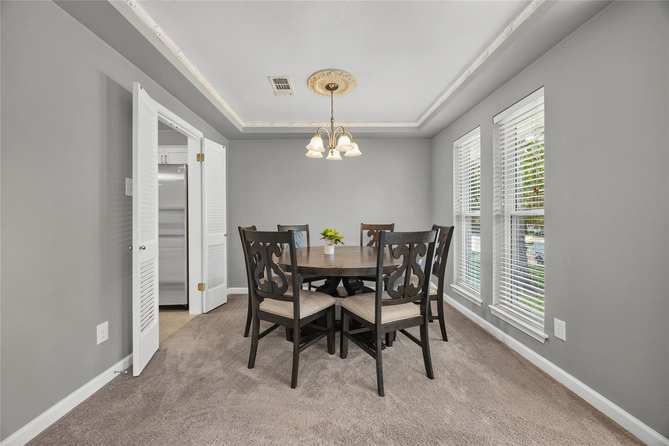 Single Family Residence For Sale in Dallas County , 3836 Kiestmeadow Drive, Dallas, Texas 75233, 3 Bedroom, 3 Bathroom, 2 Garage spaces, 2,249 Sqft, built in 1970, mls#21352328, Real Estate Agent in Dallas, Homes For Sale in Dallas county, Homes For Sale in Dallas, Realtor in Dallas Texas, Real Estate Brokerage Independent Realty Texas, Luminita Cordes Realtor