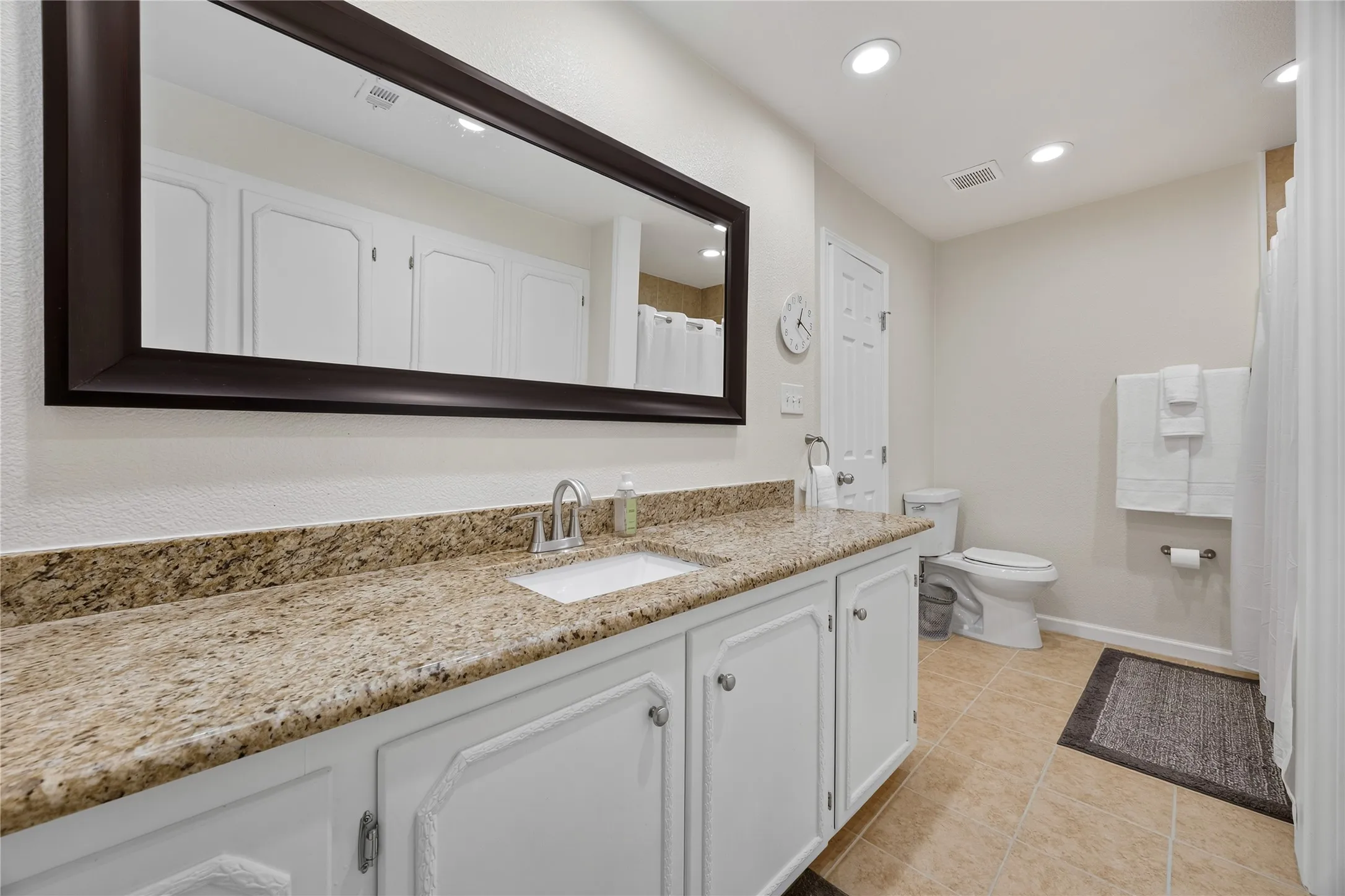 Single Family Residence For Sale in Dallas County , 3836 Kiestmeadow Drive, Dallas, Texas 75233, 3 Bedroom, 3 Bathroom, 2 Garage spaces, 2,249 Sqft, built in 1970, mls#21352328, Real Estate Agent in Dallas, Homes For Sale in Dallas county, Homes For Sale in Dallas, Realtor in Dallas Texas, Real Estate Brokerage Independent Realty Texas, Luminita Cordes Realtor