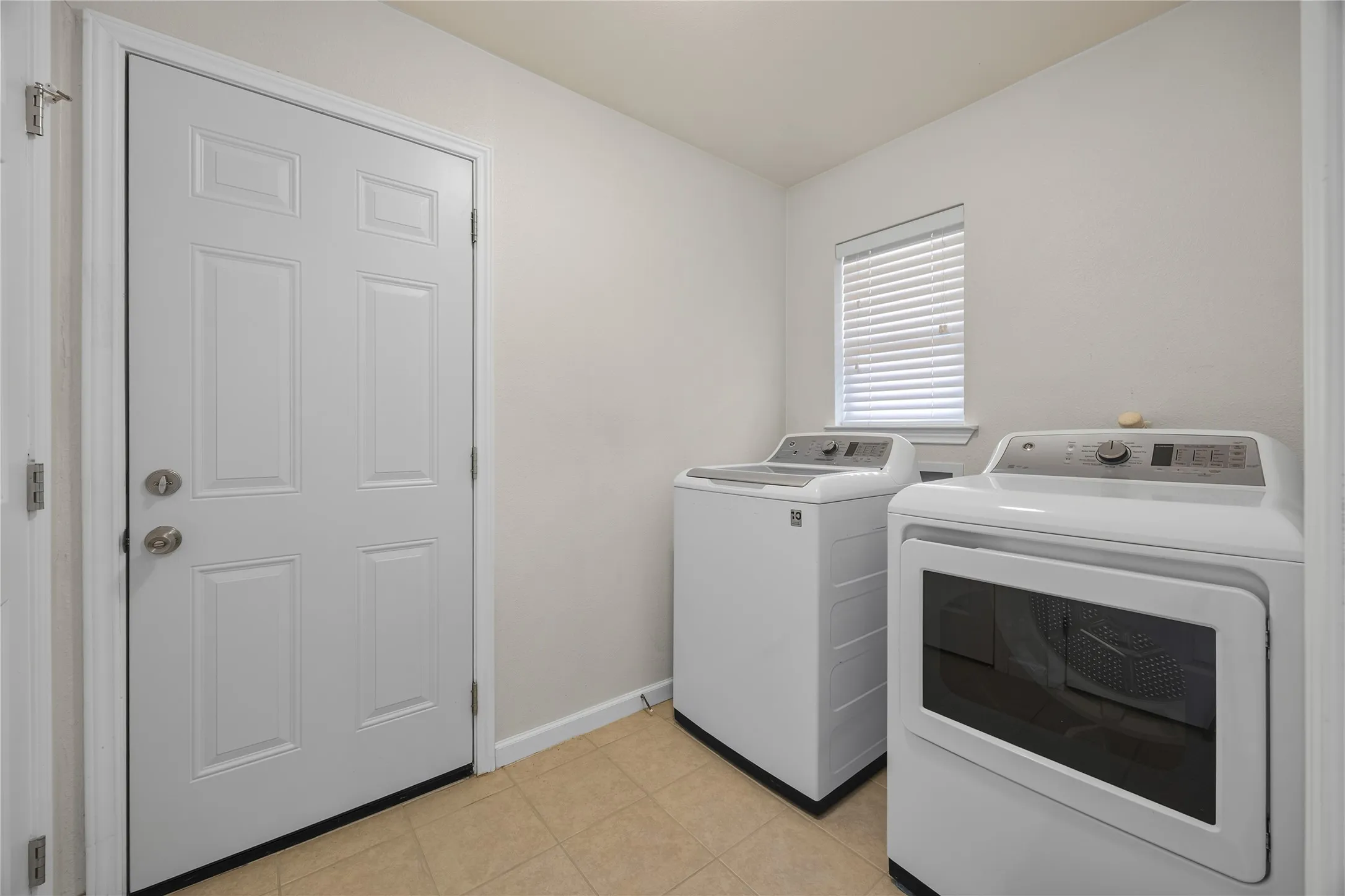 Single Family Residence For Sale in Dallas County , 3836 Kiestmeadow Drive, Dallas, Texas 75233, 3 Bedroom, 3 Bathroom, 2 Garage spaces, 2,249 Sqft, built in 1970, mls#21352328, Real Estate Agent in Dallas, Homes For Sale in Dallas county, Homes For Sale in Dallas, Realtor in Dallas Texas, Real Estate Brokerage Independent Realty Texas, Luminita Cordes Realtor