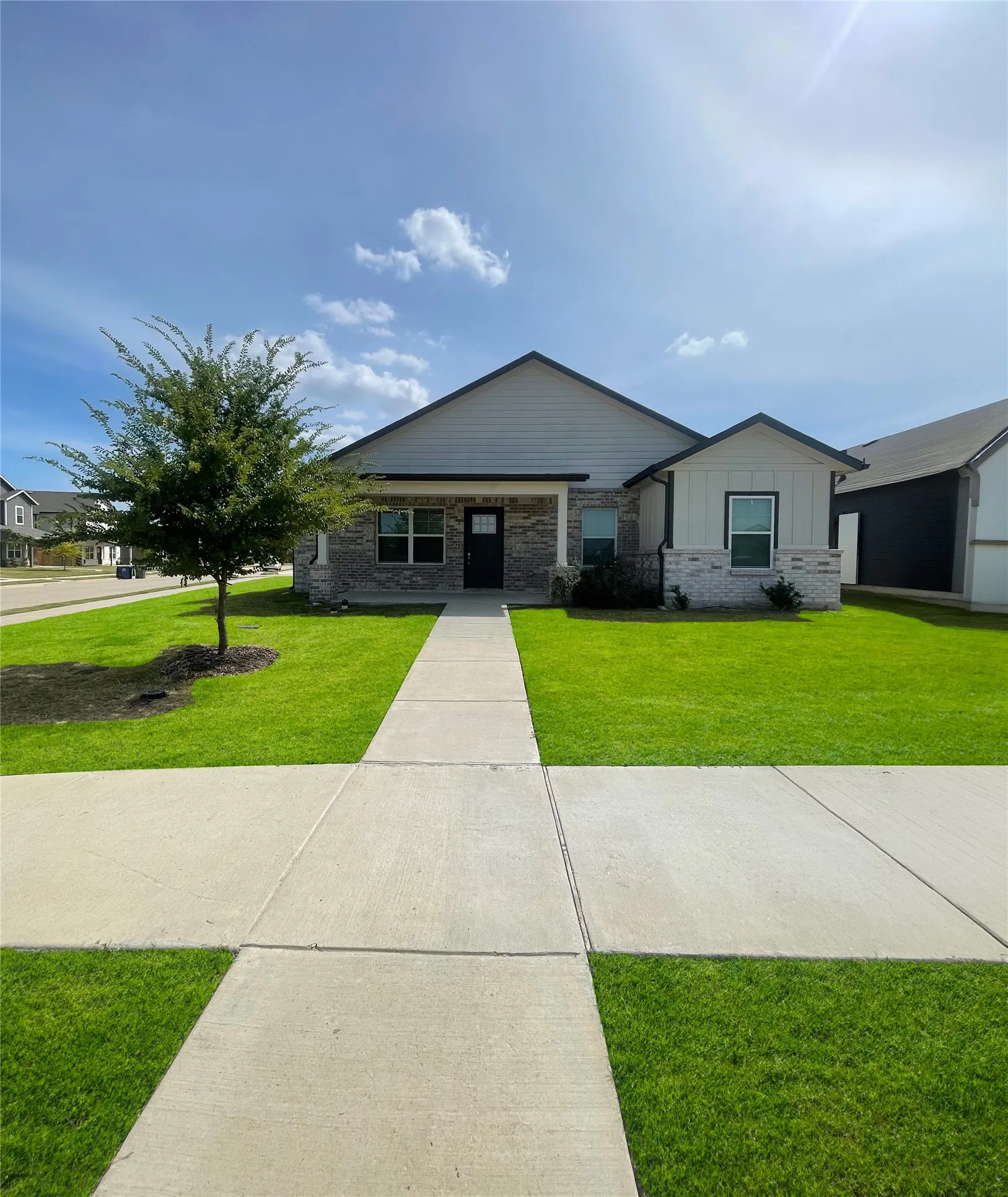 Single Family Residence For Rent in Kaufman County , 4040 Dayton Drive, Forney, Texas 75126, 4 Bedroom, 2 Bathroom, 2 Garage spaces, 1,770 Sqft, built in 2023, mls#21352329, Real Estate Agent in Forney, Homes For Rent in Kaufman county, Homes For Rent in Forney, Realtor in Forney Texas, Real Estate Brokerage Independent Realty Texas, Luminita Cordes Realtor