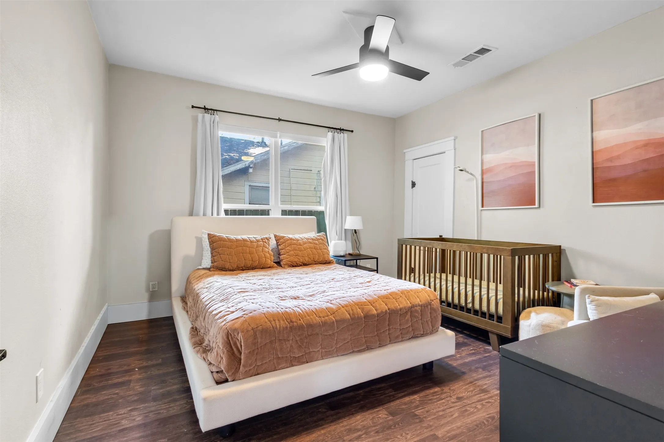 Single Family Residence For Sale in Dallas County , 406 S Montreal Avenue, Dallas, Texas 75208, 3 Bedroom, 2 Bathroom, 2 Garage spaces, 2,042 Sqft, built in 1921, mls#21340881, Real Estate Agent in Dallas, Homes For Sale in Dallas county, Homes For Sale in Dallas, Realtor in Dallas Texas, Real Estate Brokerage Independent Realty Texas, Luminita Cordes Realtor