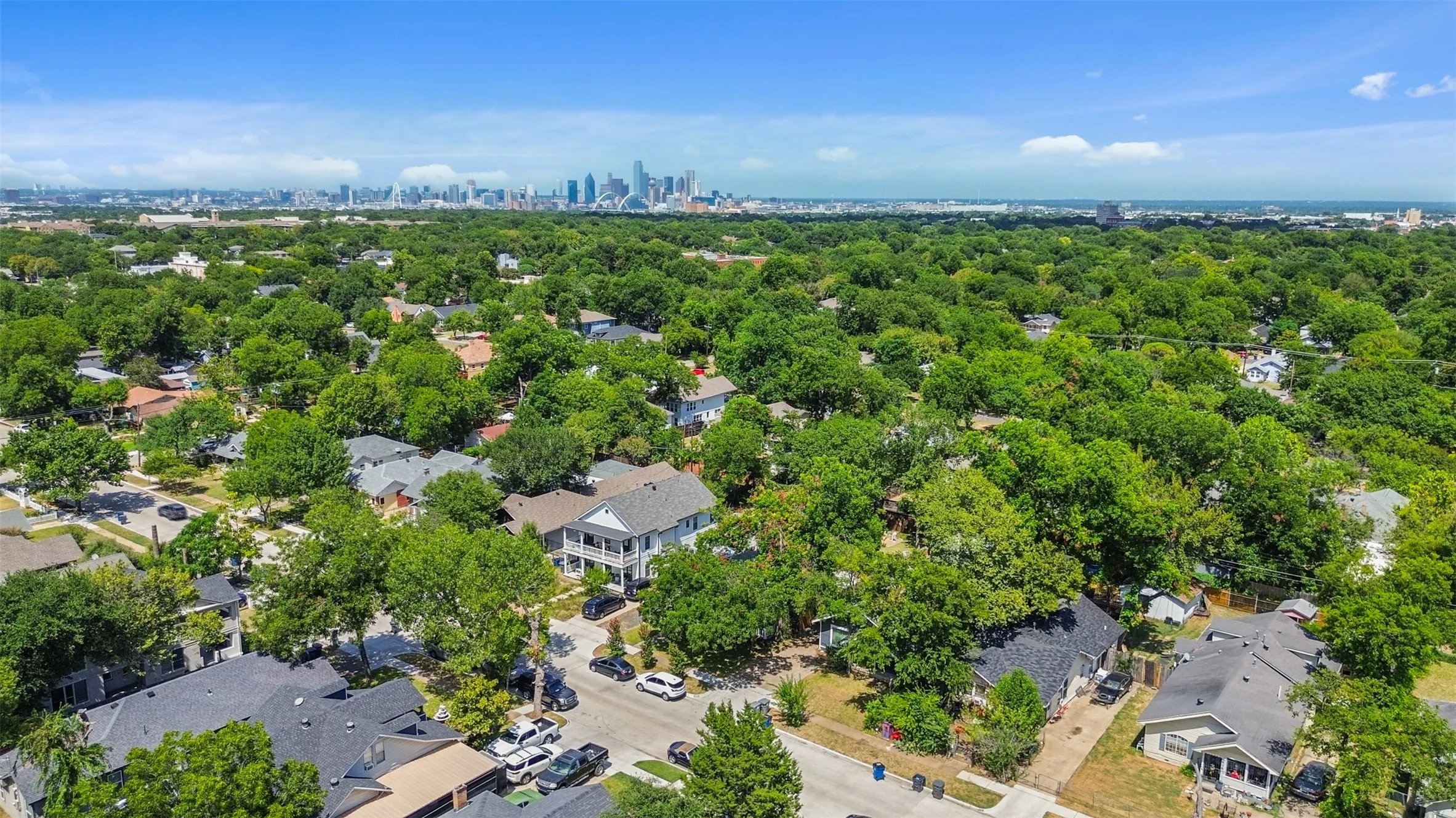 Single Family Residence For Sale in Dallas County , 406 S Montreal Avenue, Dallas, Texas 75208, 3 Bedroom, 2 Bathroom, 2 Garage spaces, 2,042 Sqft, built in 1921, mls#21340881, Real Estate Agent in Dallas, Homes For Sale in Dallas county, Homes For Sale in Dallas, Realtor in Dallas Texas, Real Estate Brokerage Independent Realty Texas, Luminita Cordes Realtor