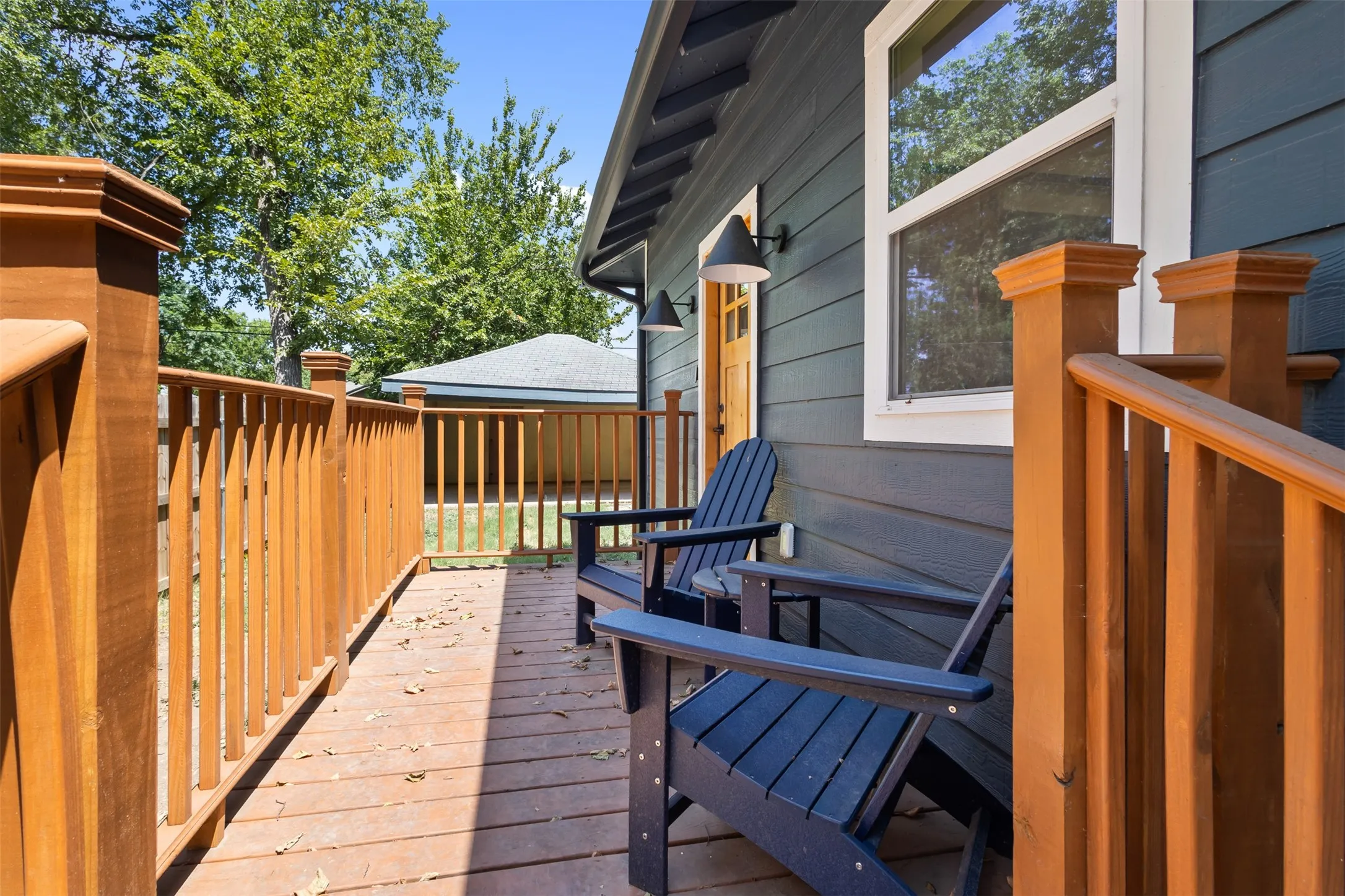 Single Family Residence For Sale in Dallas County , 406 S Montreal Avenue, Dallas, Texas 75208, 3 Bedroom, 2 Bathroom, 2 Garage spaces, 2,042 Sqft, built in 1921, mls#21340881, Real Estate Agent in Dallas, Homes For Sale in Dallas county, Homes For Sale in Dallas, Realtor in Dallas Texas, Real Estate Brokerage Independent Realty Texas, Luminita Cordes Realtor