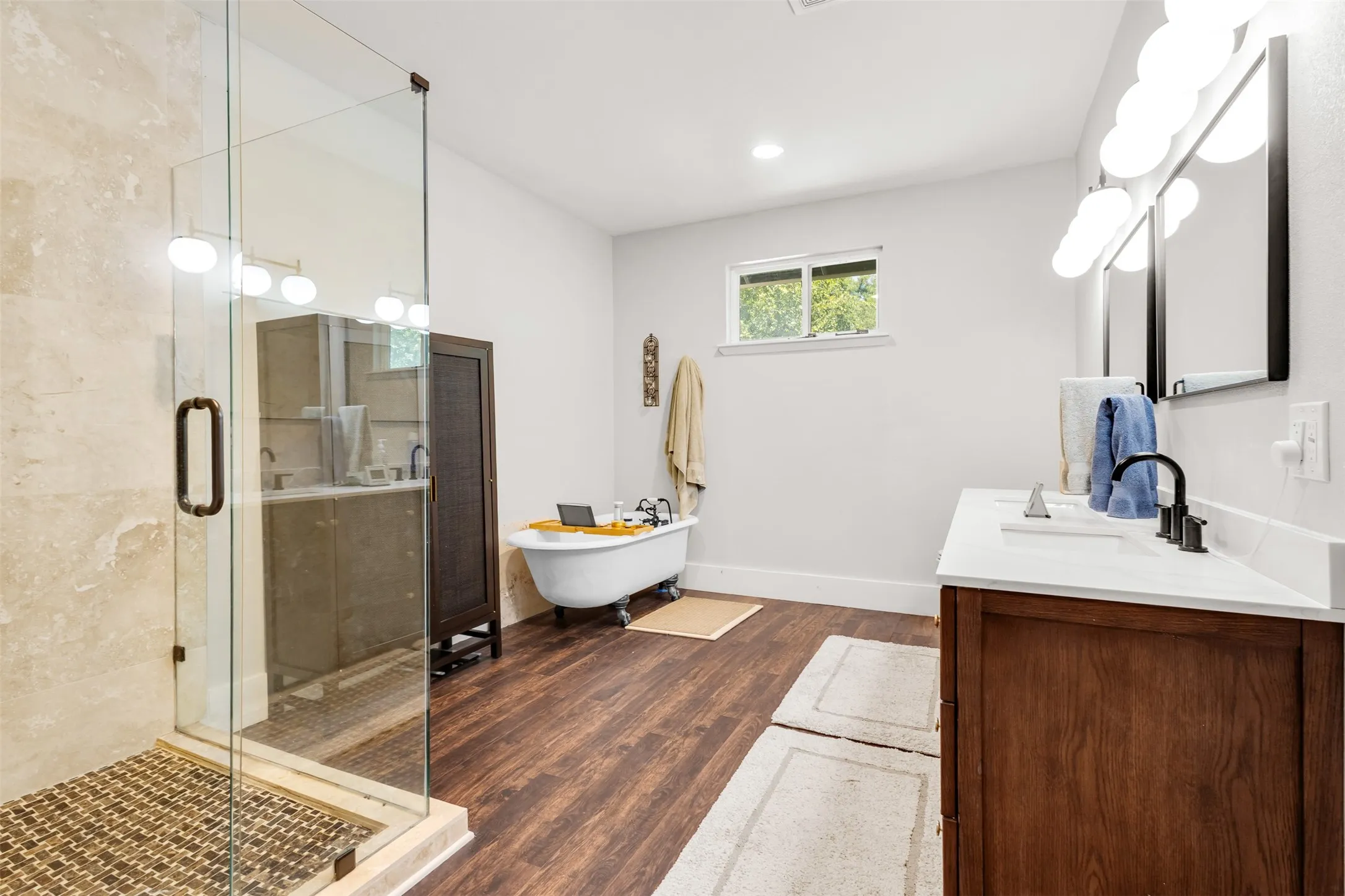 Single Family Residence For Sale in Dallas County , 406 S Montreal Avenue, Dallas, Texas 75208, 3 Bedroom, 2 Bathroom, 2 Garage spaces, 2,042 Sqft, built in 1921, mls#21340881, Real Estate Agent in Dallas, Homes For Sale in Dallas county, Homes For Sale in Dallas, Realtor in Dallas Texas, Real Estate Brokerage Independent Realty Texas, Luminita Cordes Realtor