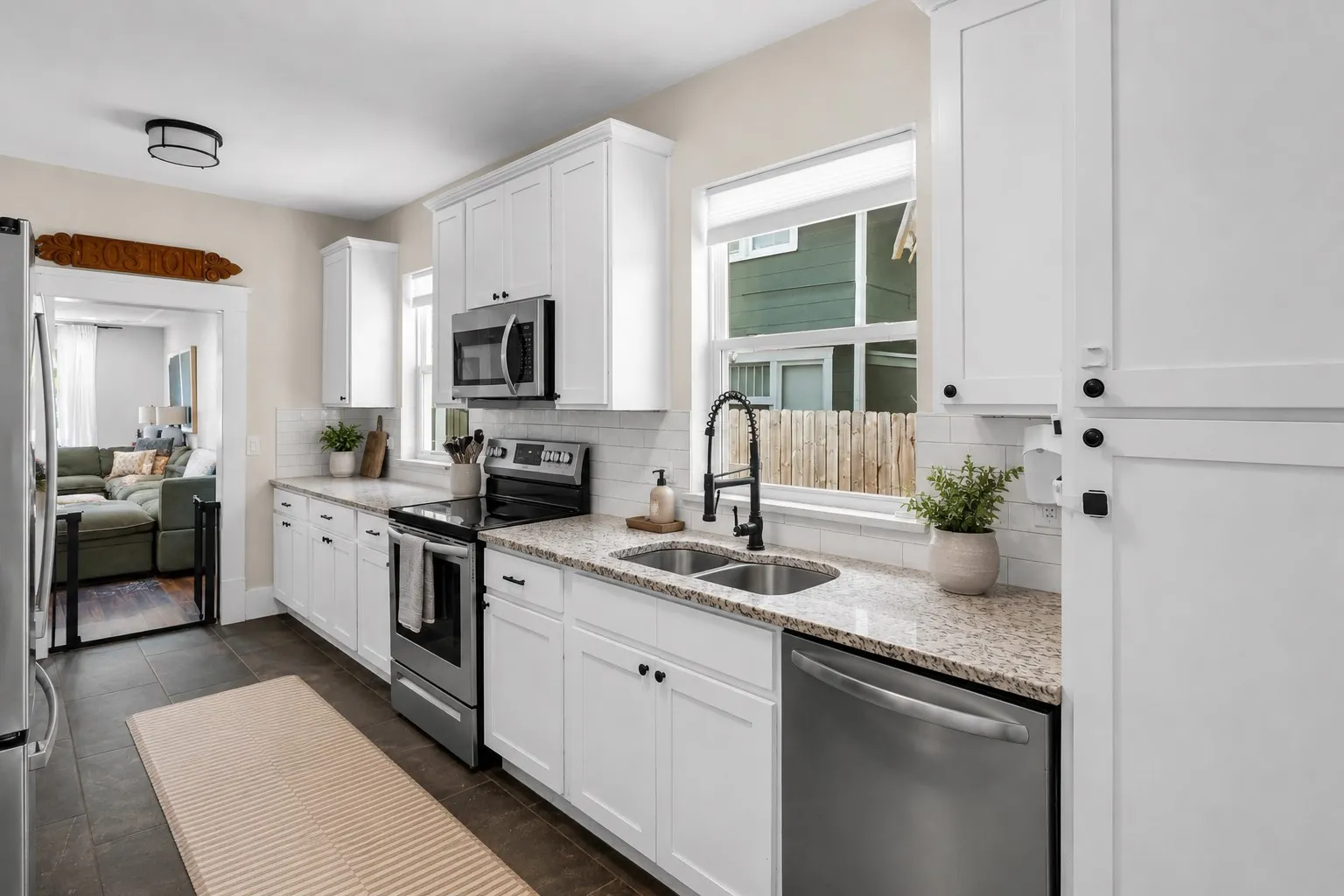 Single Family Residence For Sale in Dallas County , 406 S Montreal Avenue, Dallas, Texas 75208, 3 Bedroom, 2 Bathroom, 2 Garage spaces, 2,042 Sqft, built in 1921, mls#21340881, Real Estate Agent in Dallas, Homes For Sale in Dallas county, Homes For Sale in Dallas, Realtor in Dallas Texas, Real Estate Brokerage Independent Realty Texas, Luminita Cordes Realtor