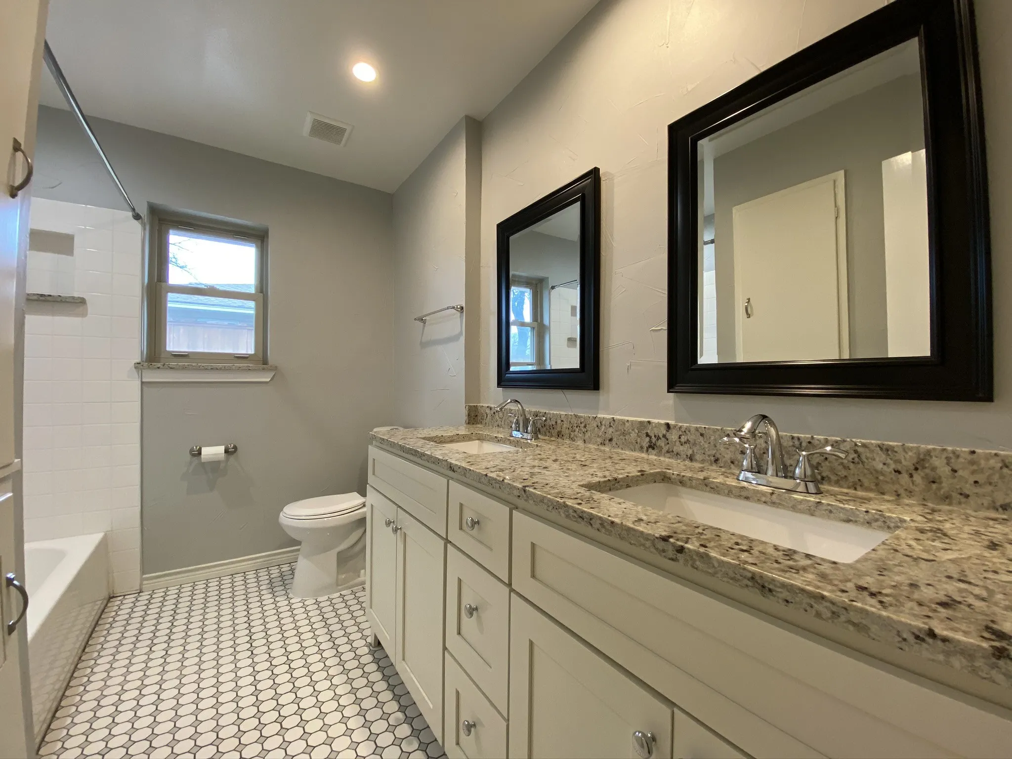 Duplex For Rent in Dallas County , 11005 Wyatt Street, Dallas, Texas 75218, 2 Bedroom, 1 Bathroom, 2 Garage spaces, 742 Sqft, built in 1959, mls#21352296, Real Estate Agent in Dallas, Homes For Rent in Dallas county, Homes For Rent in Dallas, Realtor in Dallas Texas, Real Estate Brokerage Independent Realty Texas, Luminita Cordes Realtor