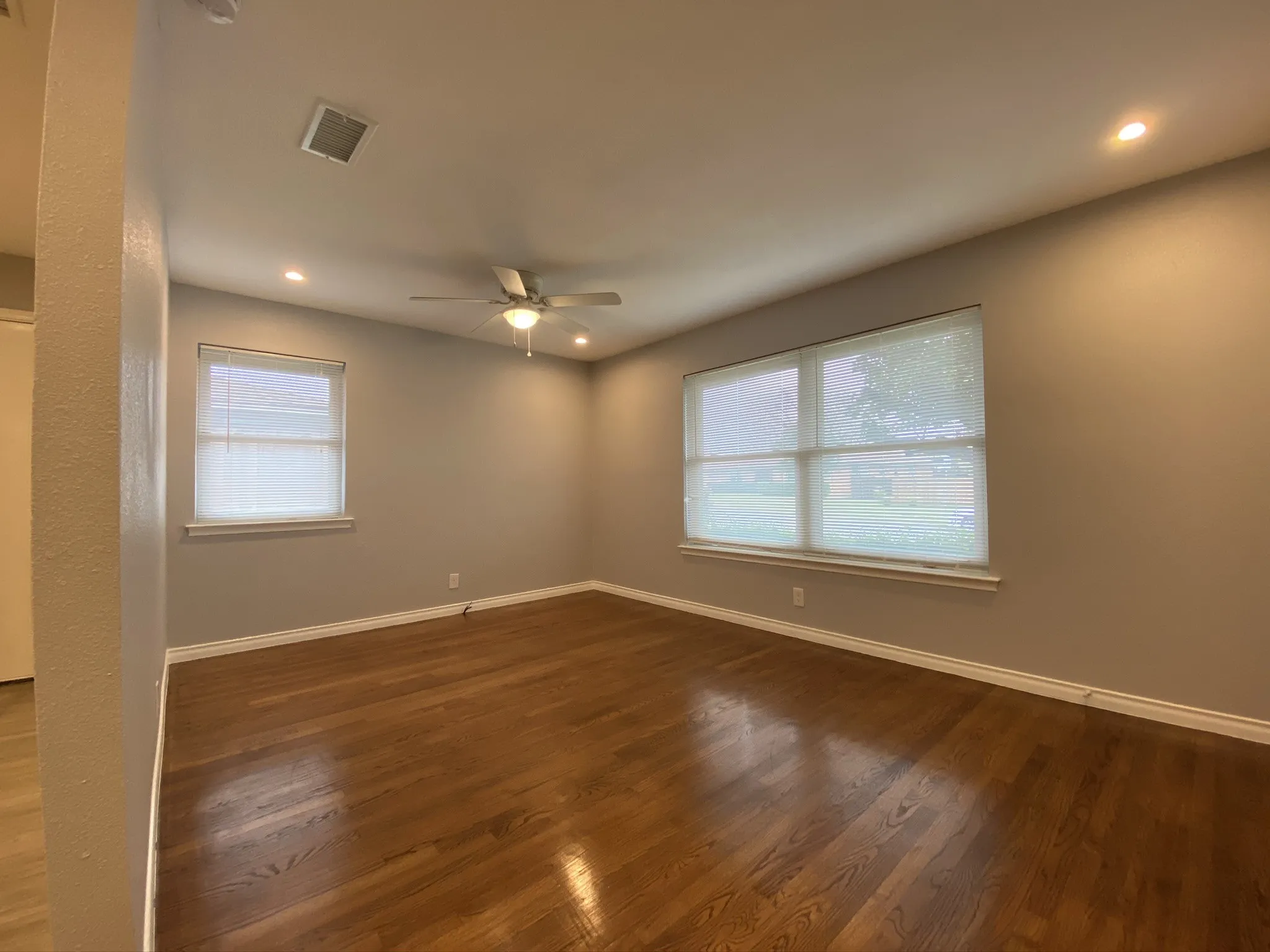 Duplex For Rent in Dallas County , 11005 Wyatt Street, Dallas, Texas 75218, 2 Bedroom, 1 Bathroom, 2 Garage spaces, 742 Sqft, built in 1959, mls#21352296, Real Estate Agent in Dallas, Homes For Rent in Dallas county, Homes For Rent in Dallas, Realtor in Dallas Texas, Real Estate Brokerage Independent Realty Texas, Luminita Cordes Realtor