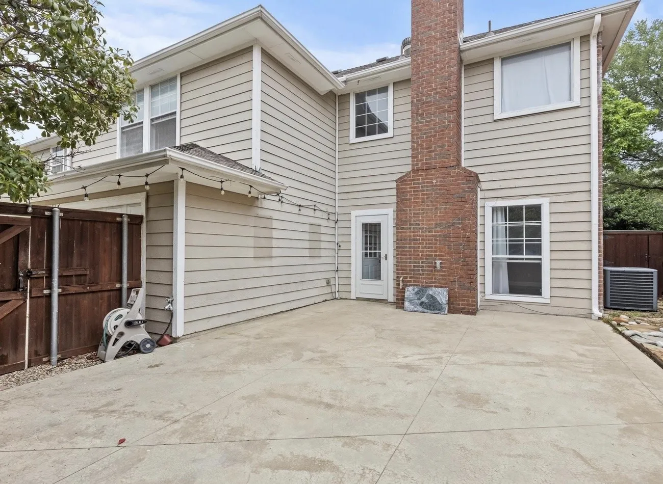 Single Family Residence For Rent in Dallas County , 314 Santa Fe Trail, Irving, Texas 75063, 3 Bedroom, 3 Bathroom, 2 Garage spaces, 1,742 Sqft, built in 1992, mls#21350632, Real Estate Agent in Irving, Homes For Rent in Dallas county, Homes For Rent in Irving, Realtor in Irving Texas, Real Estate Brokerage Independent Realty Texas, Luminita Cordes Realtor