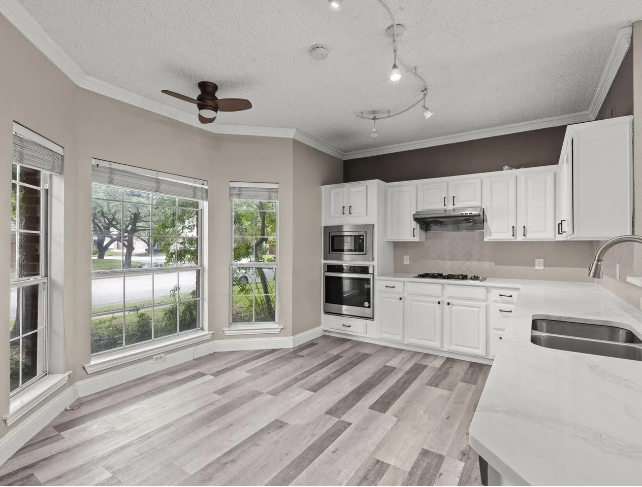 Single Family Residence For Rent in Dallas County , 314 Santa Fe Trail, Irving, Texas 75063, 3 Bedroom, 3 Bathroom, 2 Garage spaces, 1,742 Sqft, built in 1992, mls#21350632, Real Estate Agent in Irving, Homes For Rent in Dallas county, Homes For Rent in Irving, Realtor in Irving Texas, Real Estate Brokerage Independent Realty Texas, Luminita Cordes Realtor