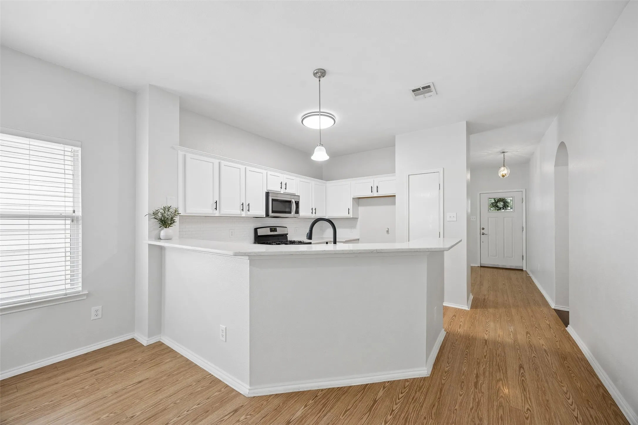 Single Family Residence For Sale in Denton County , 1317 Live Oak Lane, Savannah, Texas 76227, 3 Bedroom, 2 Bathroom, 2 Garage spaces, 1,365 Sqft, built in 2005, mls#21351504, Real Estate Agent in Savannah, Homes For Sale in Denton county, Homes For Sale in Savannah, Realtor in Savannah Texas, Real Estate Brokerage Independent Realty Texas, Luminita Cordes Realtor