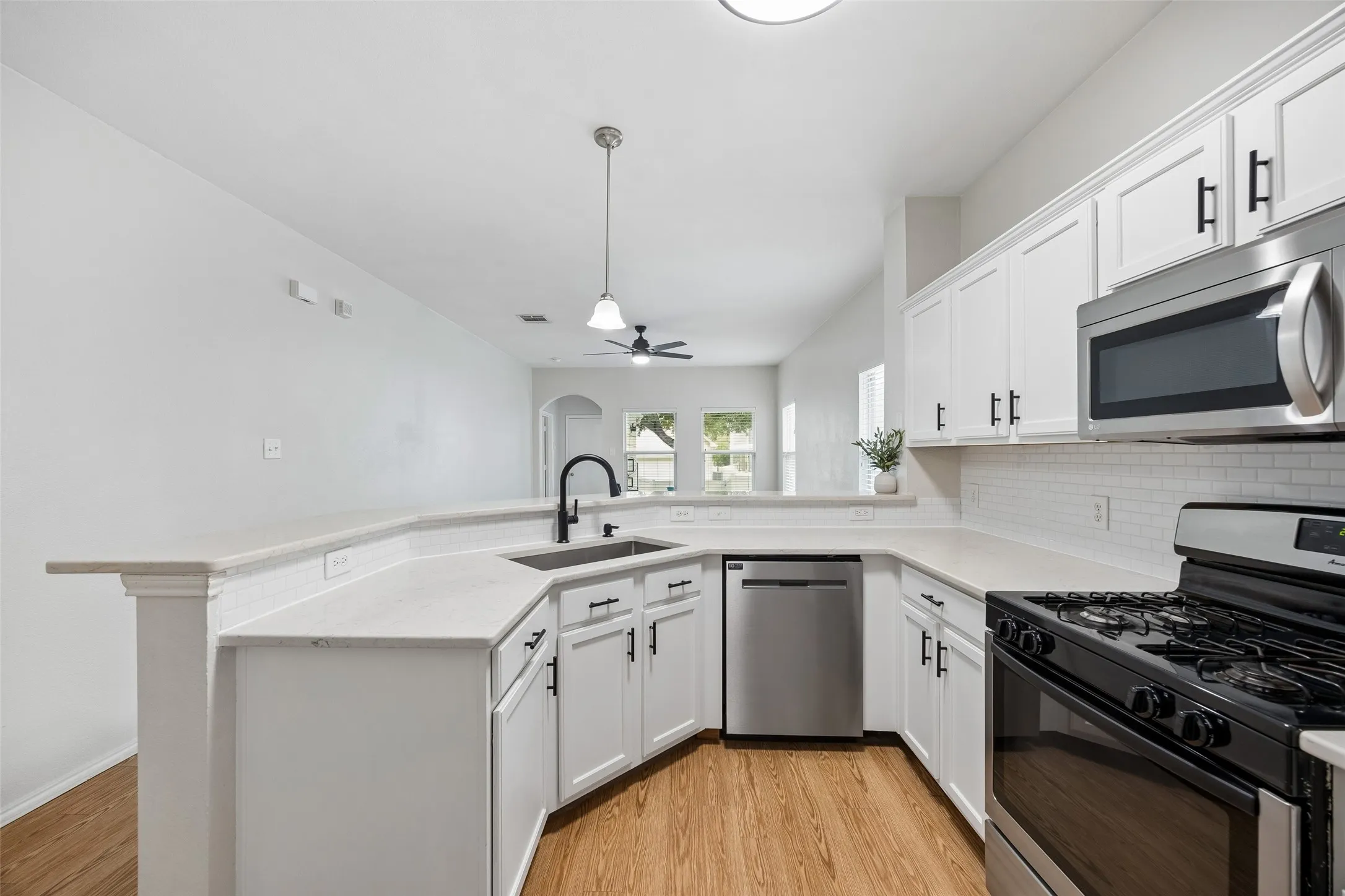 Single Family Residence For Sale in Denton County , 1317 Live Oak Lane, Savannah, Texas 76227, 3 Bedroom, 2 Bathroom, 2 Garage spaces, 1,365 Sqft, built in 2005, mls#21351504, Real Estate Agent in Savannah, Homes For Sale in Denton county, Homes For Sale in Savannah, Realtor in Savannah Texas, Real Estate Brokerage Independent Realty Texas, Luminita Cordes Realtor