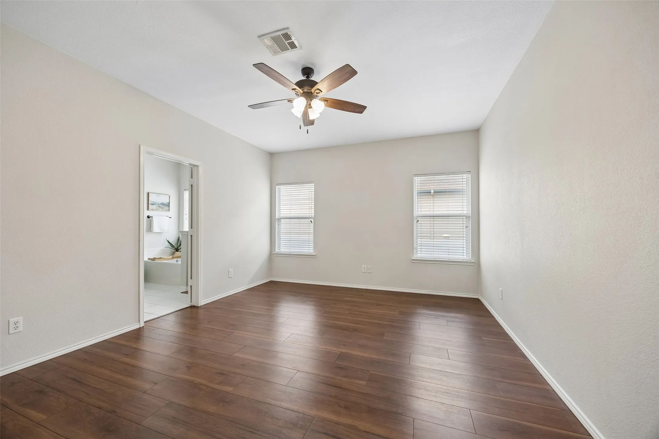 Single Family Residence For Sale in Denton County , 1317 Live Oak Lane, Savannah, Texas 76227, 3 Bedroom, 2 Bathroom, 2 Garage spaces, 1,365 Sqft, built in 2005, mls#21351504, Real Estate Agent in Savannah, Homes For Sale in Denton county, Homes For Sale in Savannah, Realtor in Savannah Texas, Real Estate Brokerage Independent Realty Texas, Luminita Cordes Realtor