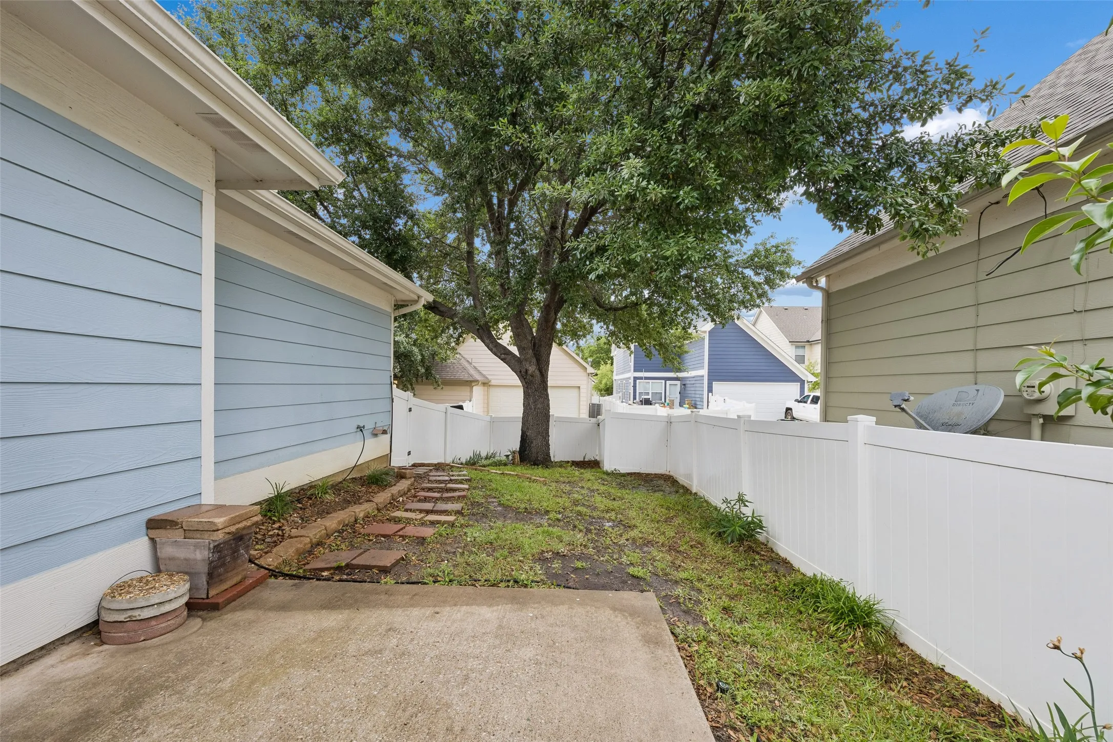 Single Family Residence For Sale in Denton County , 1317 Live Oak Lane, Savannah, Texas 76227, 3 Bedroom, 2 Bathroom, 2 Garage spaces, 1,365 Sqft, built in 2005, mls#21351504, Real Estate Agent in Savannah, Homes For Sale in Denton county, Homes For Sale in Savannah, Realtor in Savannah Texas, Real Estate Brokerage Independent Realty Texas, Luminita Cordes Realtor