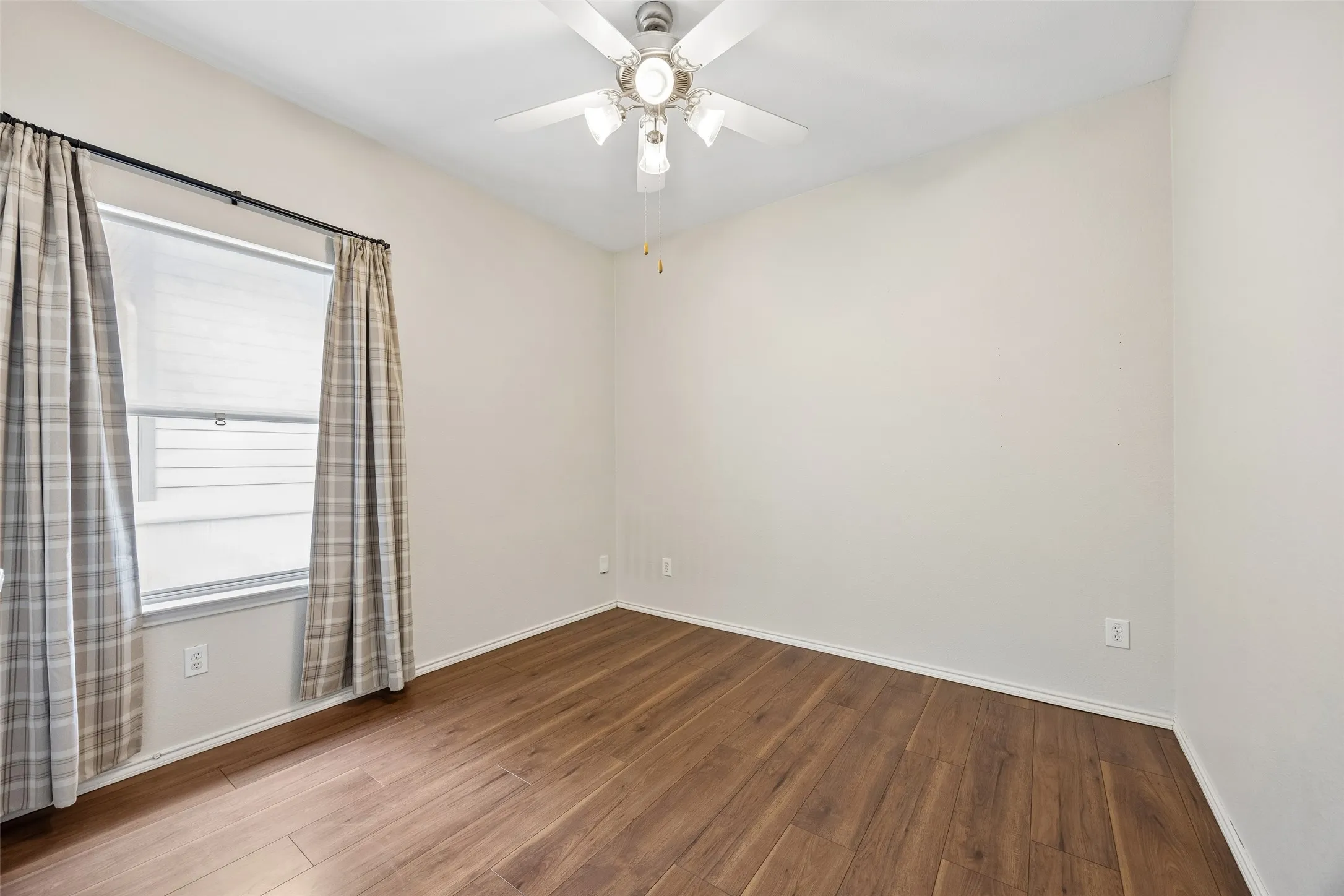 Single Family Residence For Sale in Denton County , 1317 Live Oak Lane, Savannah, Texas 76227, 3 Bedroom, 2 Bathroom, 2 Garage spaces, 1,365 Sqft, built in 2005, mls#21351504, Real Estate Agent in Savannah, Homes For Sale in Denton county, Homes For Sale in Savannah, Realtor in Savannah Texas, Real Estate Brokerage Independent Realty Texas, Luminita Cordes Realtor