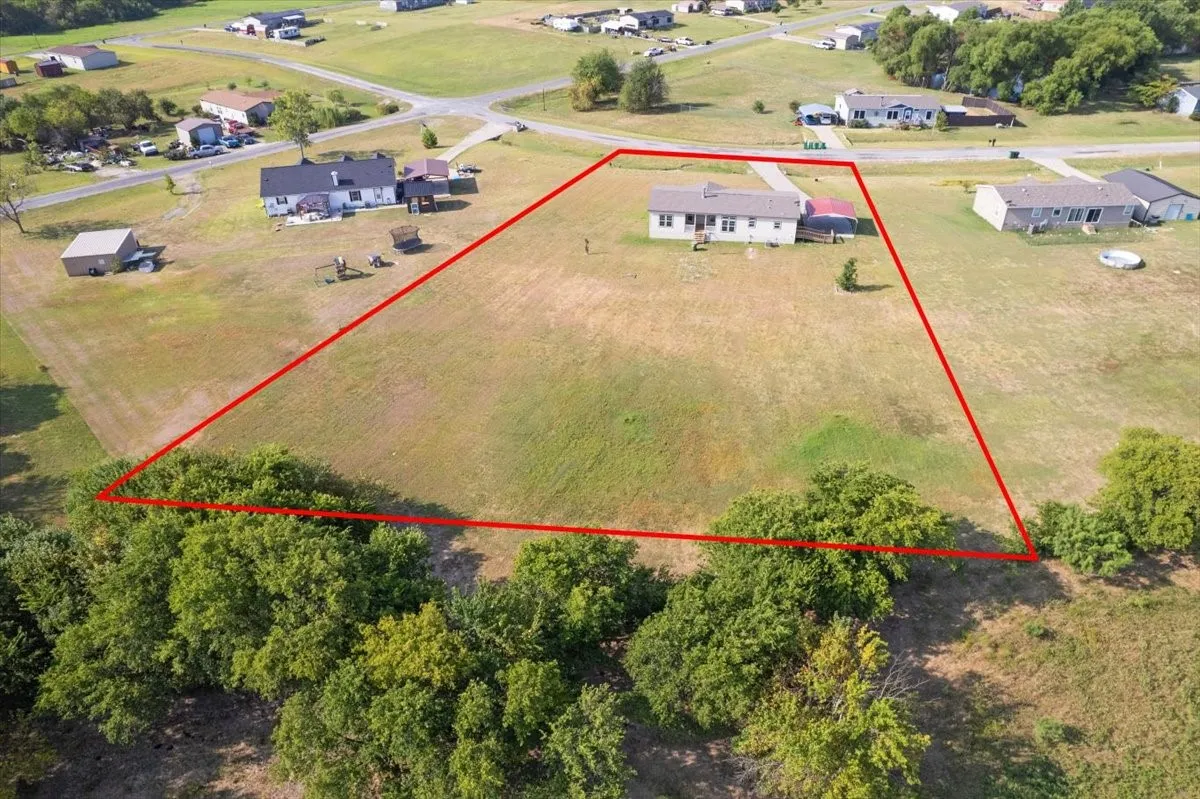 Manufactured Home For Sale in Grayson County , 121 Bandana Drive, Southmayd, Texas 76273, 3 Bedroom, 2 Bathroom, Garage spaces, 1,672 Sqft, built in 2015, mls#21348399, Real Estate Agent in Southmayd, Homes For Sale in Grayson county, Homes For Sale in Southmayd, Realtor in Southmayd Texas, Real Estate Brokerage Independent Realty Texas, Luminita Cordes Realtor