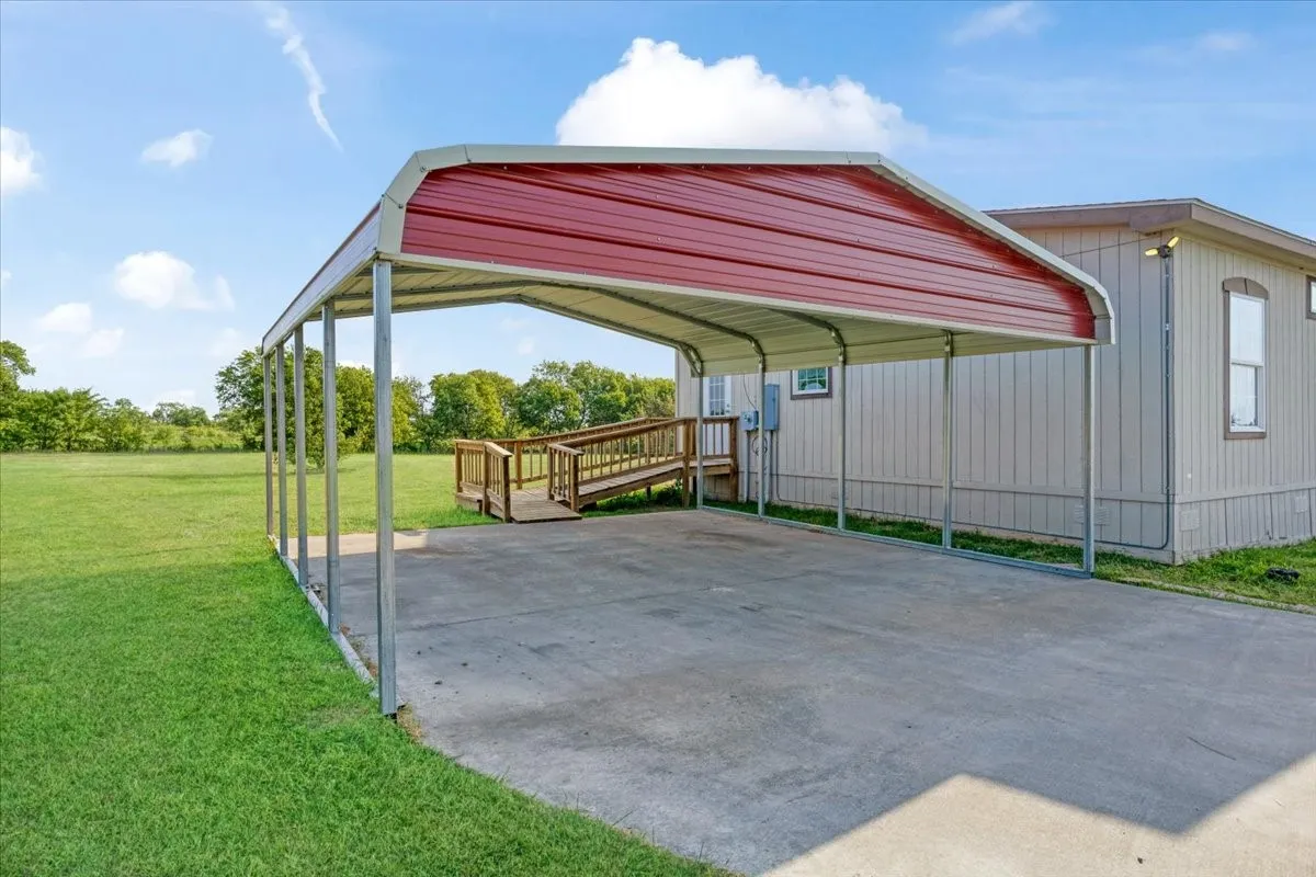 Manufactured Home For Sale in Grayson County , 121 Bandana Drive, Southmayd, Texas 76273, 3 Bedroom, 2 Bathroom, Garage spaces, 1,672 Sqft, built in 2015, mls#21348399, Real Estate Agent in Southmayd, Homes For Sale in Grayson county, Homes For Sale in Southmayd, Realtor in Southmayd Texas, Real Estate Brokerage Independent Realty Texas, Luminita Cordes Realtor