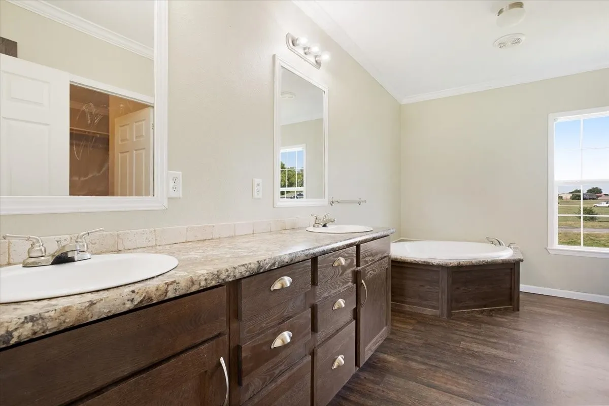 Manufactured Home For Sale in Grayson County , 121 Bandana Drive, Southmayd, Texas 76273, 3 Bedroom, 2 Bathroom, Garage spaces, 1,672 Sqft, built in 2015, mls#21348399, Real Estate Agent in Southmayd, Homes For Sale in Grayson county, Homes For Sale in Southmayd, Realtor in Southmayd Texas, Real Estate Brokerage Independent Realty Texas, Luminita Cordes Realtor