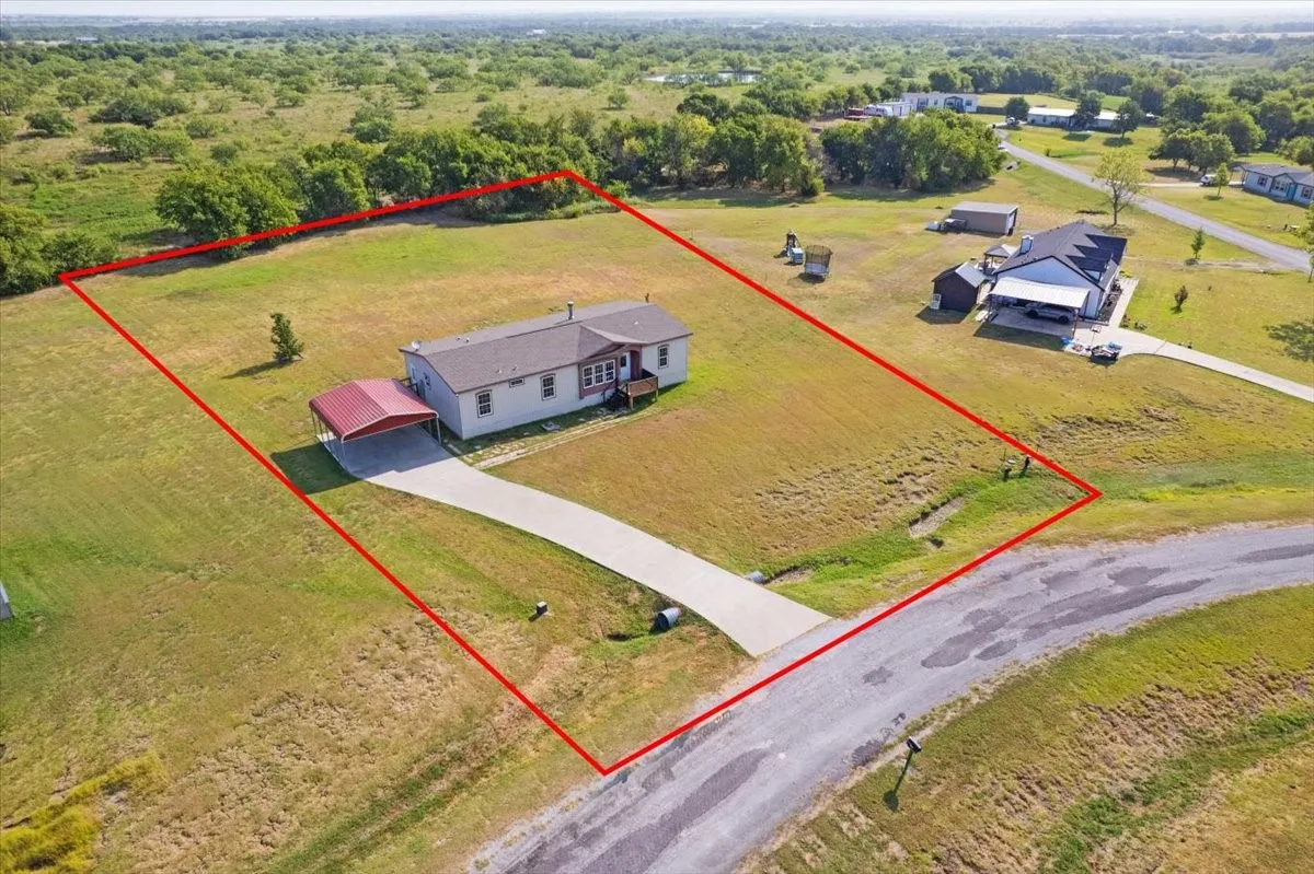 Manufactured Home For Sale in Grayson County , 121 Bandana Drive, Southmayd, Texas 76273, 3 Bedroom, 2 Bathroom, Garage spaces, 1,672 Sqft, built in 2015, mls#21348399, Real Estate Agent in Southmayd, Homes For Sale in Grayson county, Homes For Sale in Southmayd, Realtor in Southmayd Texas, Real Estate Brokerage Independent Realty Texas, Luminita Cordes Realtor