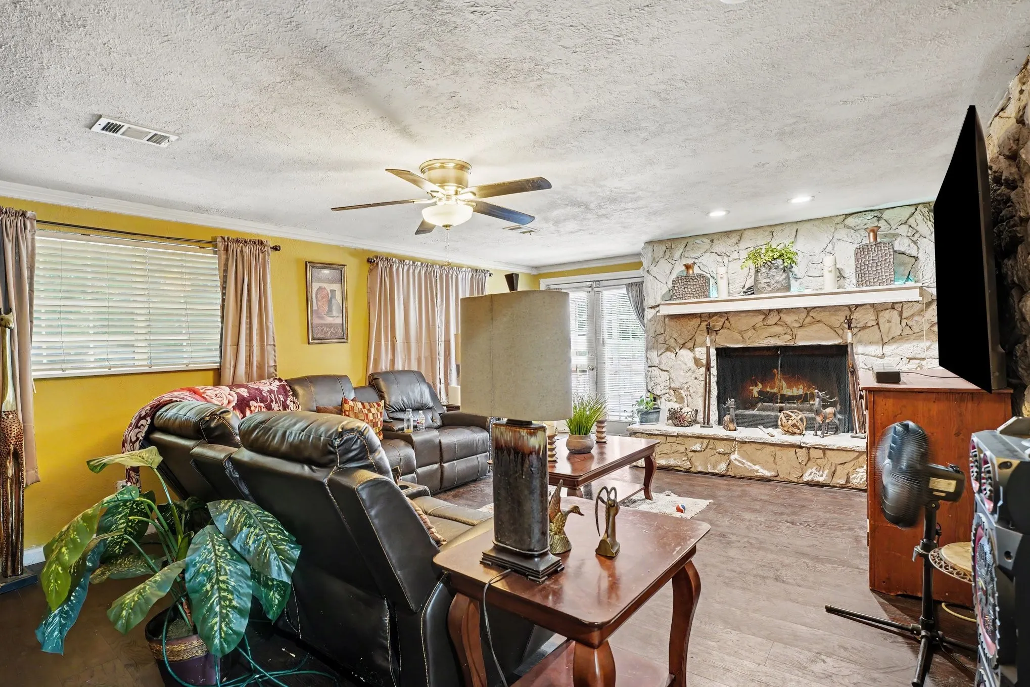 Single Family Residence For Sale in Dallas County , 737 Judy Lane, Seagoville, Texas 75159, 3 Bedroom, 2 Bathroom, 2 Garage spaces, 1,900 Sqft, built in 1955, mls#21347651, Real Estate Agent in Seagoville, Homes For Sale in Dallas county, Homes For Sale in Seagoville, Realtor in Seagoville Texas, Real Estate Brokerage Independent Realty Texas, Luminita Cordes Realtor