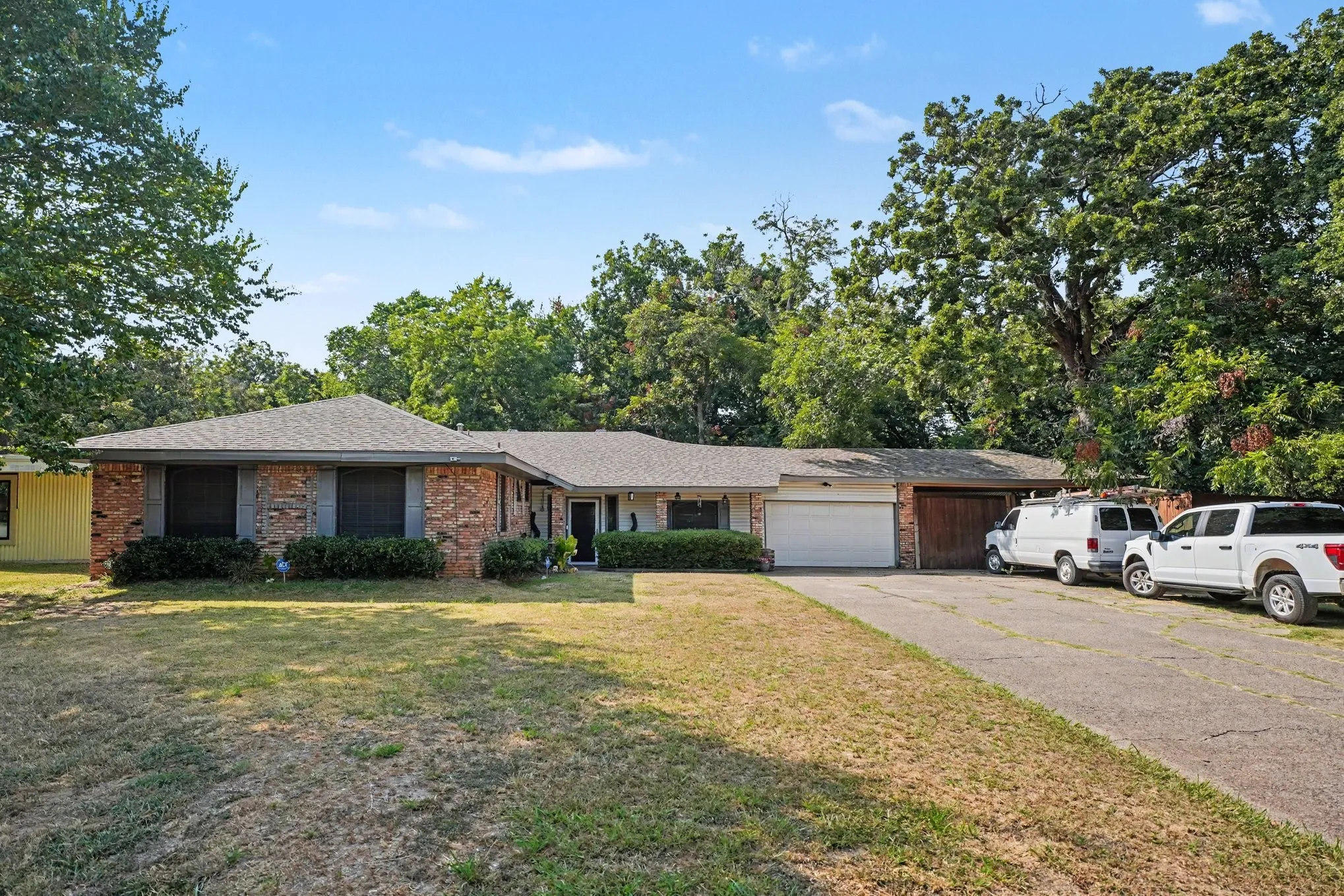 Single Family Residence For Sale in Dallas County , 737 Judy Lane, Seagoville, Texas 75159, 3 Bedroom, 2 Bathroom, 2 Garage spaces, 1,900 Sqft, built in 1955, mls#21347651, Real Estate Agent in Seagoville, Homes For Sale in Dallas county, Homes For Sale in Seagoville, Realtor in Seagoville Texas, Real Estate Brokerage Independent Realty Texas, Luminita Cordes Realtor