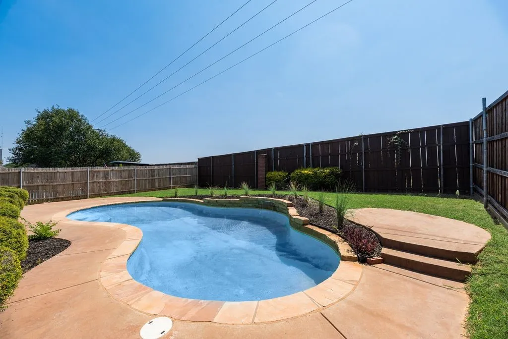 Single Family Residence For Sale in Tarrant County , 6614 Spartan Drive, Arlington, Texas 76001, 4 Bedroom, 2 Bathroom, 2 Garage spaces, 1,986 Sqft, built in 2001, mls#21348951, Real Estate Agent in Arlington, Homes For Sale in Tarrant county, Homes For Sale in Arlington, Realtor in Arlington Texas, Real Estate Brokerage Independent Realty Texas, Luminita Cordes Realtor