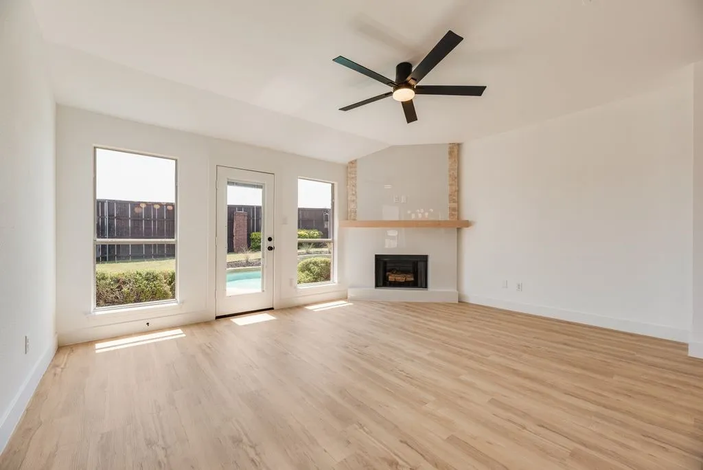 Single Family Residence For Sale in Tarrant County , 6614 Spartan Drive, Arlington, Texas 76001, 4 Bedroom, 2 Bathroom, 2 Garage spaces, 1,986 Sqft, built in 2001, mls#21348951, Real Estate Agent in Arlington, Homes For Sale in Tarrant county, Homes For Sale in Arlington, Realtor in Arlington Texas, Real Estate Brokerage Independent Realty Texas, Luminita Cordes Realtor