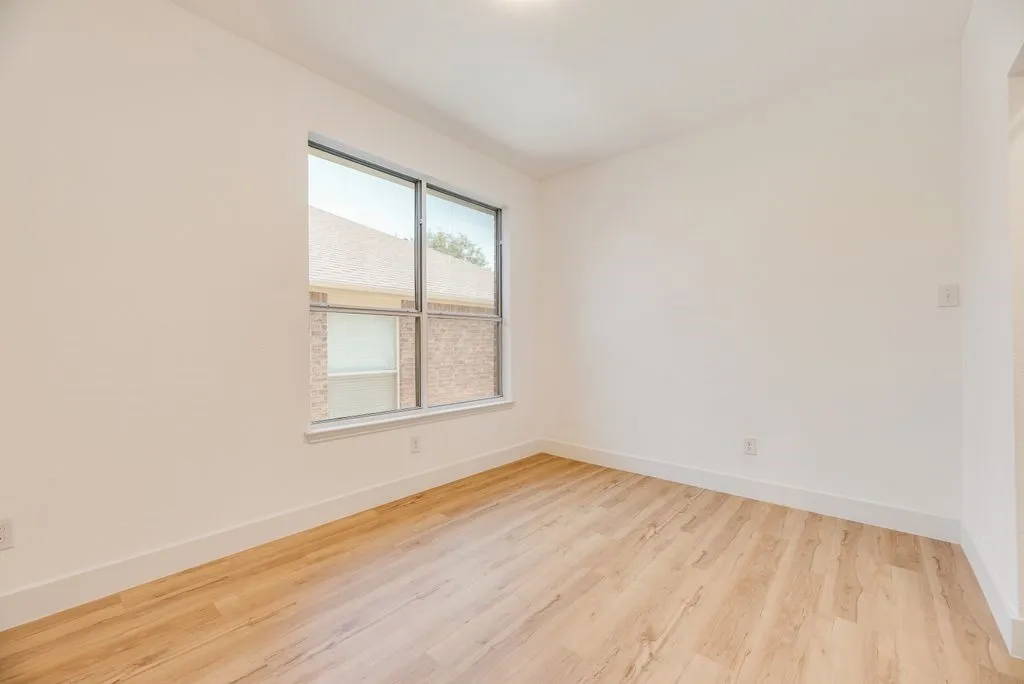 Single Family Residence For Sale in Tarrant County , 6614 Spartan Drive, Arlington, Texas 76001, 4 Bedroom, 2 Bathroom, 2 Garage spaces, 1,986 Sqft, built in 2001, mls#21348951, Real Estate Agent in Arlington, Homes For Sale in Tarrant county, Homes For Sale in Arlington, Realtor in Arlington Texas, Real Estate Brokerage Independent Realty Texas, Luminita Cordes Realtor