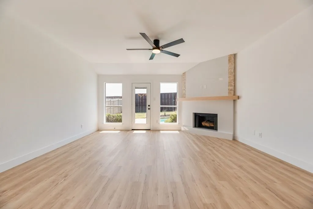 Single Family Residence For Sale in Tarrant County , 6614 Spartan Drive, Arlington, Texas 76001, 4 Bedroom, 2 Bathroom, 2 Garage spaces, 1,986 Sqft, built in 2001, mls#21348951, Real Estate Agent in Arlington, Homes For Sale in Tarrant county, Homes For Sale in Arlington, Realtor in Arlington Texas, Real Estate Brokerage Independent Realty Texas, Luminita Cordes Realtor