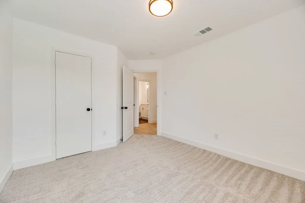 Single Family Residence For Sale in Tarrant County , 6614 Spartan Drive, Arlington, Texas 76001, 4 Bedroom, 2 Bathroom, 2 Garage spaces, 1,986 Sqft, built in 2001, mls#21348951, Real Estate Agent in Arlington, Homes For Sale in Tarrant county, Homes For Sale in Arlington, Realtor in Arlington Texas, Real Estate Brokerage Independent Realty Texas, Luminita Cordes Realtor