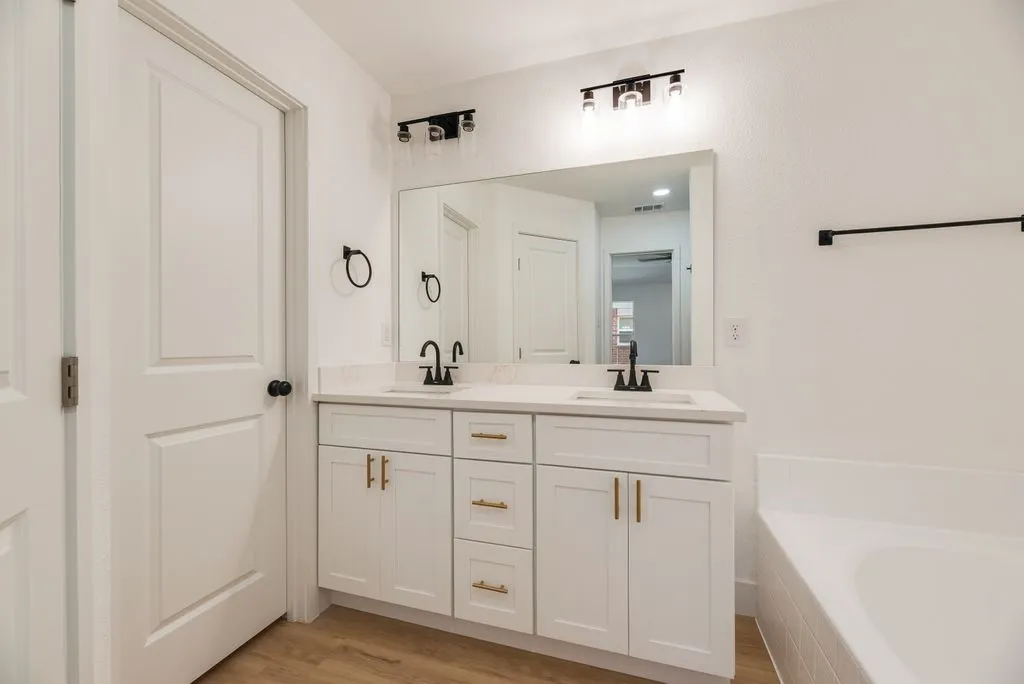 Single Family Residence For Sale in Tarrant County , 6614 Spartan Drive, Arlington, Texas 76001, 4 Bedroom, 2 Bathroom, 2 Garage spaces, 1,986 Sqft, built in 2001, mls#21348951, Real Estate Agent in Arlington, Homes For Sale in Tarrant county, Homes For Sale in Arlington, Realtor in Arlington Texas, Real Estate Brokerage Independent Realty Texas, Luminita Cordes Realtor