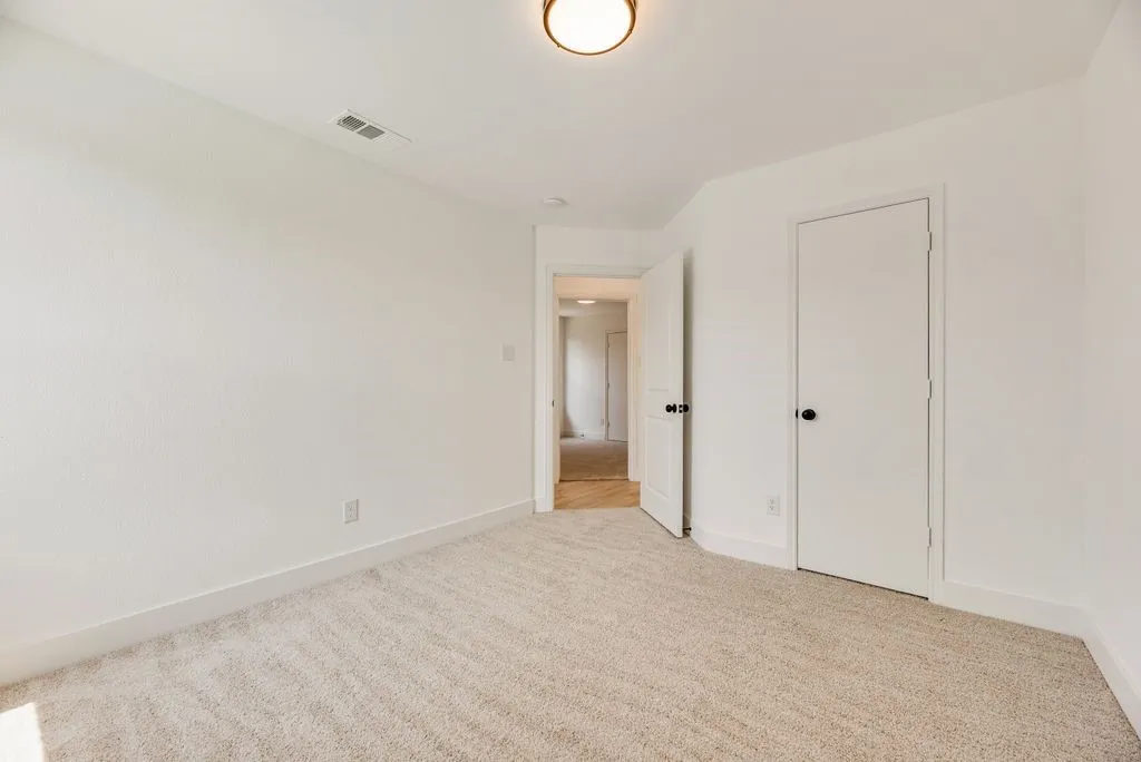 Single Family Residence For Sale in Tarrant County , 6614 Spartan Drive, Arlington, Texas 76001, 4 Bedroom, 2 Bathroom, 2 Garage spaces, 1,986 Sqft, built in 2001, mls#21348951, Real Estate Agent in Arlington, Homes For Sale in Tarrant county, Homes For Sale in Arlington, Realtor in Arlington Texas, Real Estate Brokerage Independent Realty Texas, Luminita Cordes Realtor
