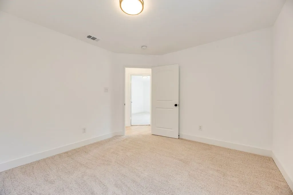 Single Family Residence For Sale in Tarrant County , 6614 Spartan Drive, Arlington, Texas 76001, 4 Bedroom, 2 Bathroom, 2 Garage spaces, 1,986 Sqft, built in 2001, mls#21348951, Real Estate Agent in Arlington, Homes For Sale in Tarrant county, Homes For Sale in Arlington, Realtor in Arlington Texas, Real Estate Brokerage Independent Realty Texas, Luminita Cordes Realtor
