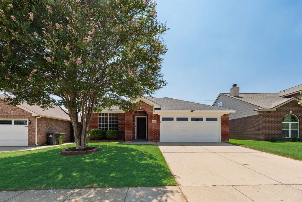 Single Family Residence For Sale in Tarrant County , 6614 Spartan Drive, Arlington, Texas 76001, 4 Bedroom, 2 Bathroom, 2 Garage spaces, 1,986 Sqft, built in 2001, mls#21348951, Real Estate Agent in Arlington, Homes For Sale in Tarrant county, Homes For Sale in Arlington, Realtor in Arlington Texas, Real Estate Brokerage Independent Realty Texas, Luminita Cordes Realtor