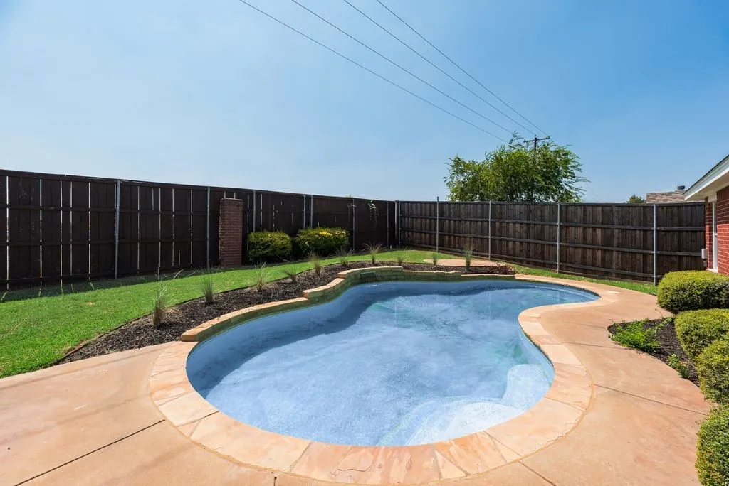 Single Family Residence For Sale in Tarrant County , 6614 Spartan Drive, Arlington, Texas 76001, 4 Bedroom, 2 Bathroom, 2 Garage spaces, 1,986 Sqft, built in 2001, mls#21348951, Real Estate Agent in Arlington, Homes For Sale in Tarrant county, Homes For Sale in Arlington, Realtor in Arlington Texas, Real Estate Brokerage Independent Realty Texas, Luminita Cordes Realtor