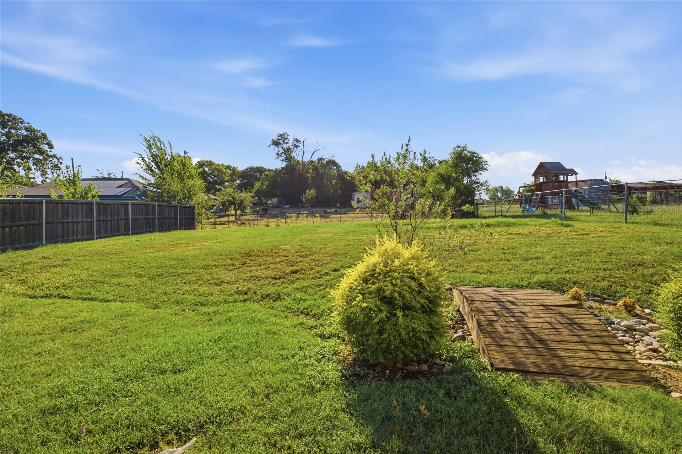 Single Family Residence For Sale in Denton County , 1003 Lakeshore Boulevard, Oak Point, Texas 75068, 3 Bedroom, 2 Bathroom, 2 Garage spaces, 1,498 Sqft, built in 2013, mls#21340813, Real Estate Agent in Oak Point, Homes For Sale in Denton county, Homes For Sale in Oak Point, Realtor in Oak Point Texas, Real Estate Brokerage Independent Realty Texas, Luminita Cordes Realtor